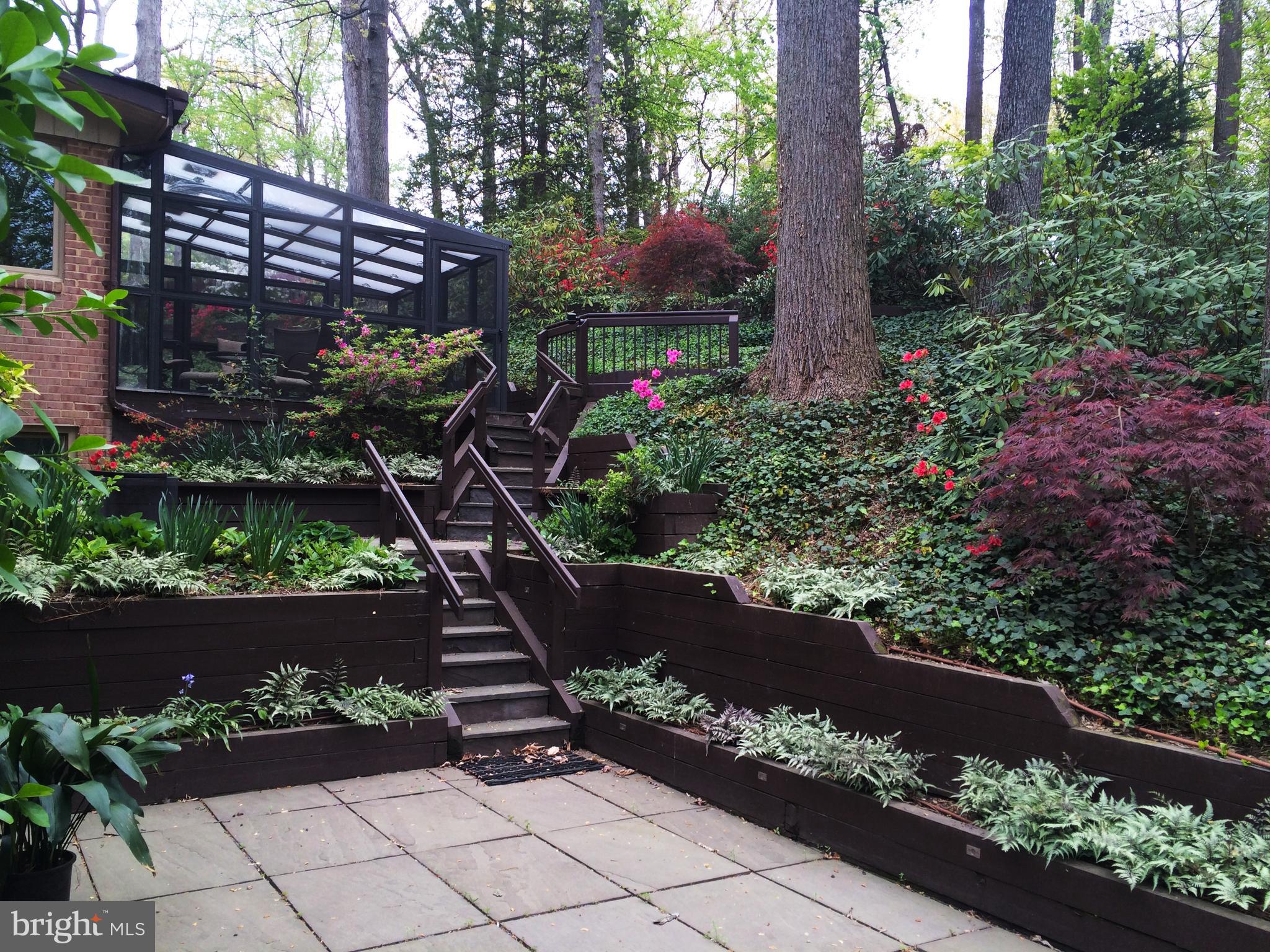 LAKE BARCROFT - Residential