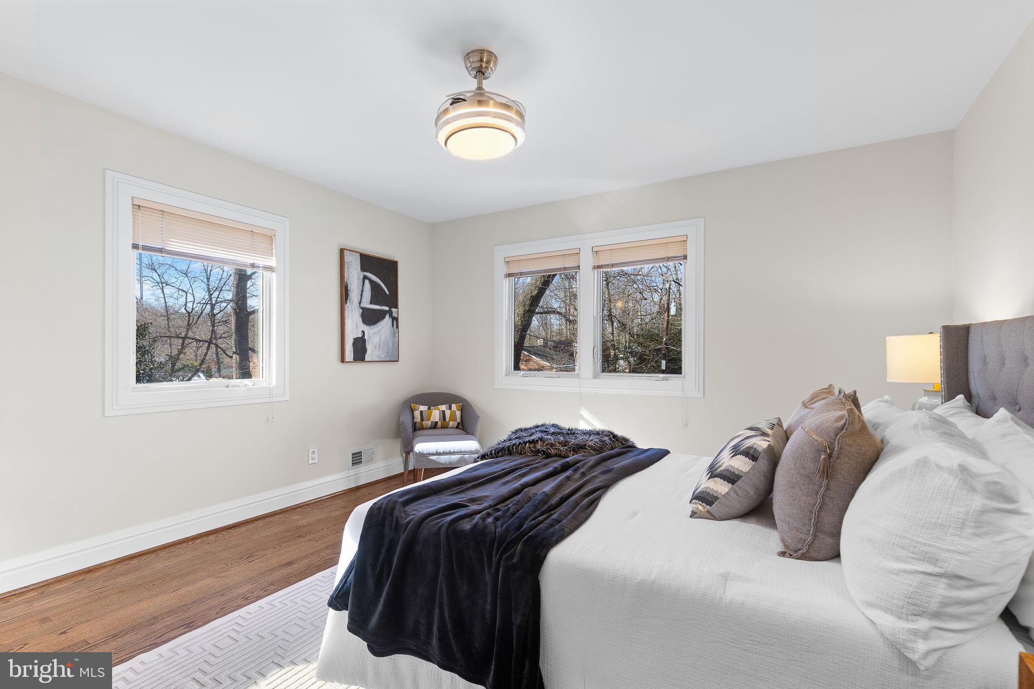 LAKE BARCROFT - Residential