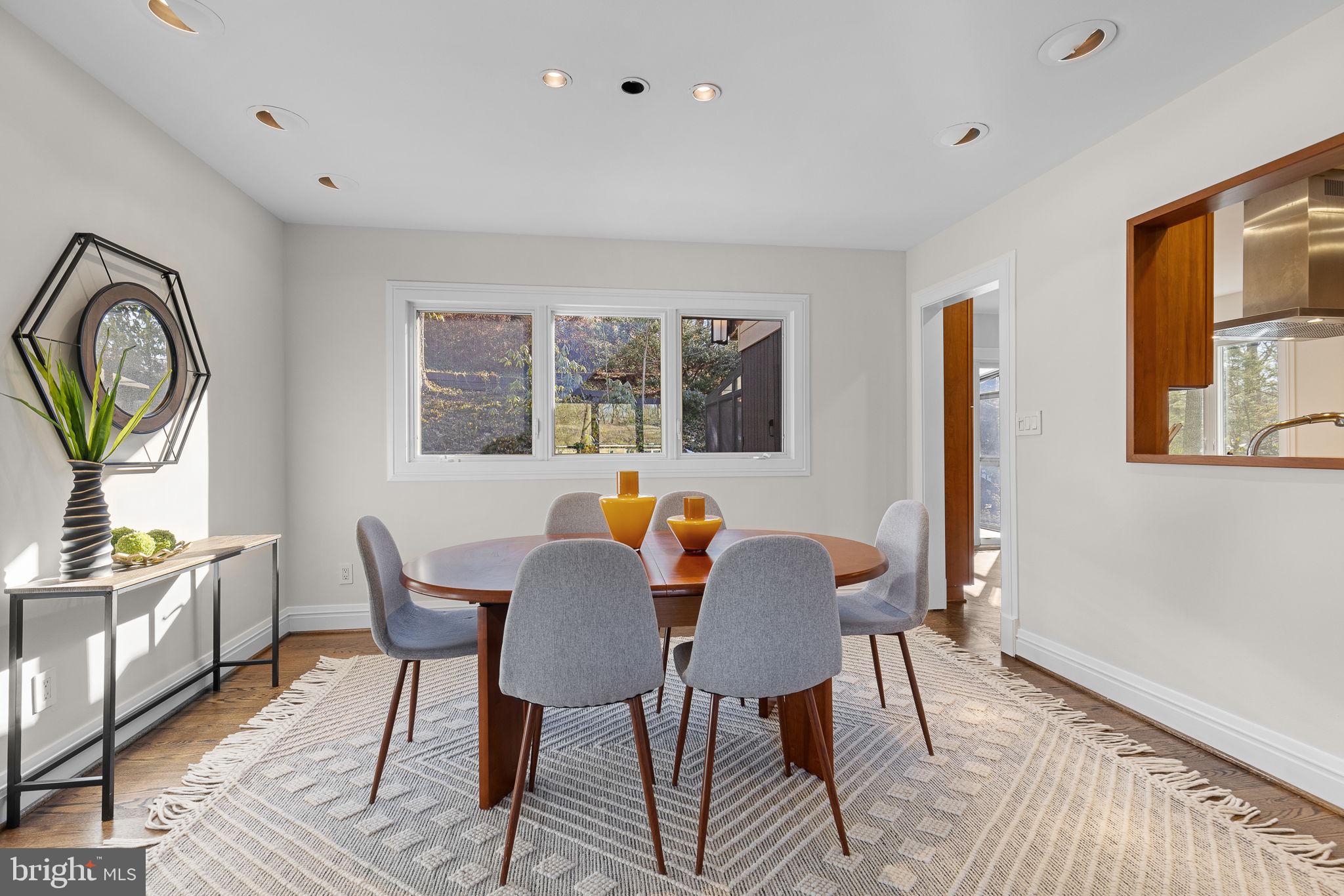 LAKE BARCROFT - Residential