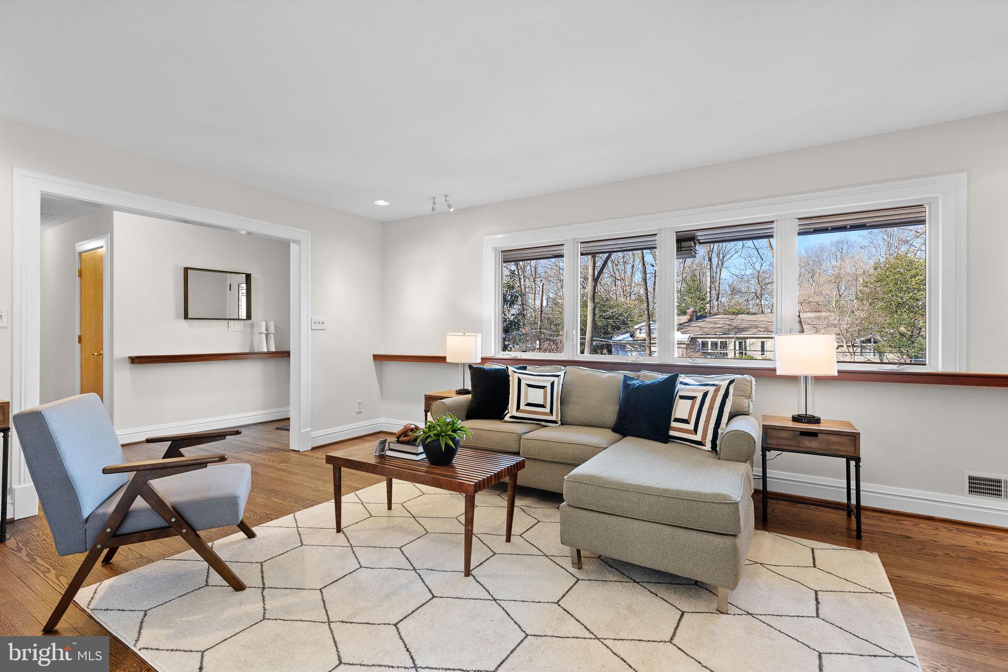 LAKE BARCROFT - Residential