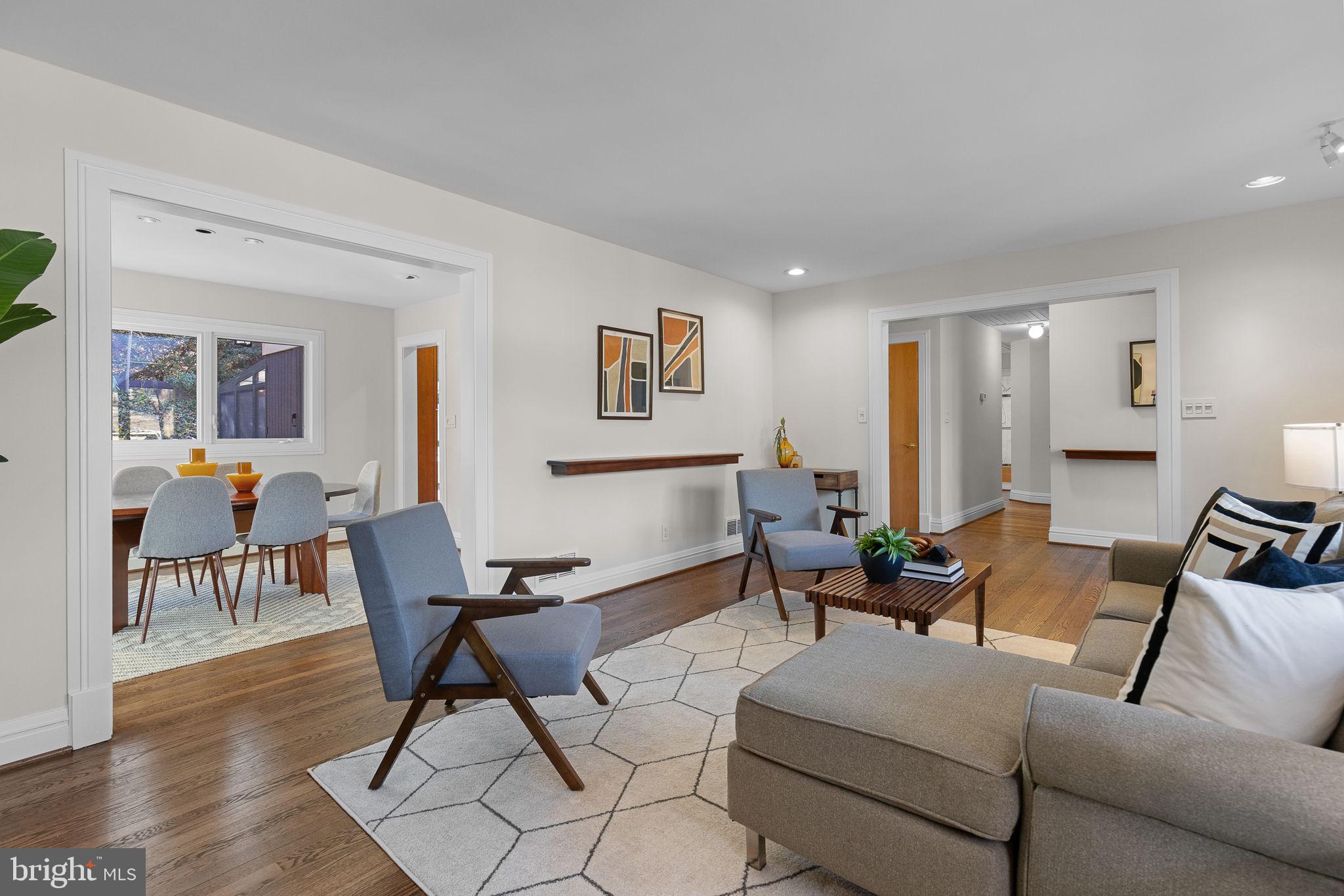 LAKE BARCROFT - Residential