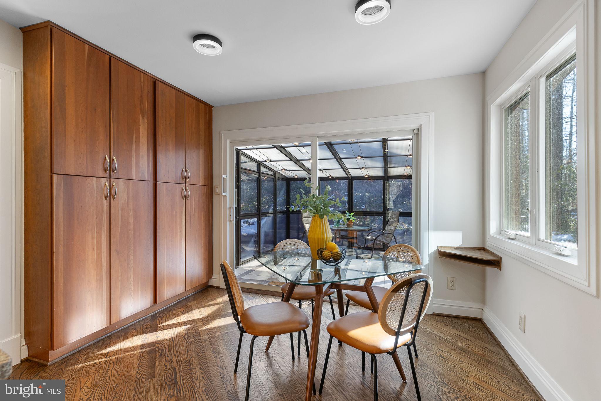 LAKE BARCROFT - Residential