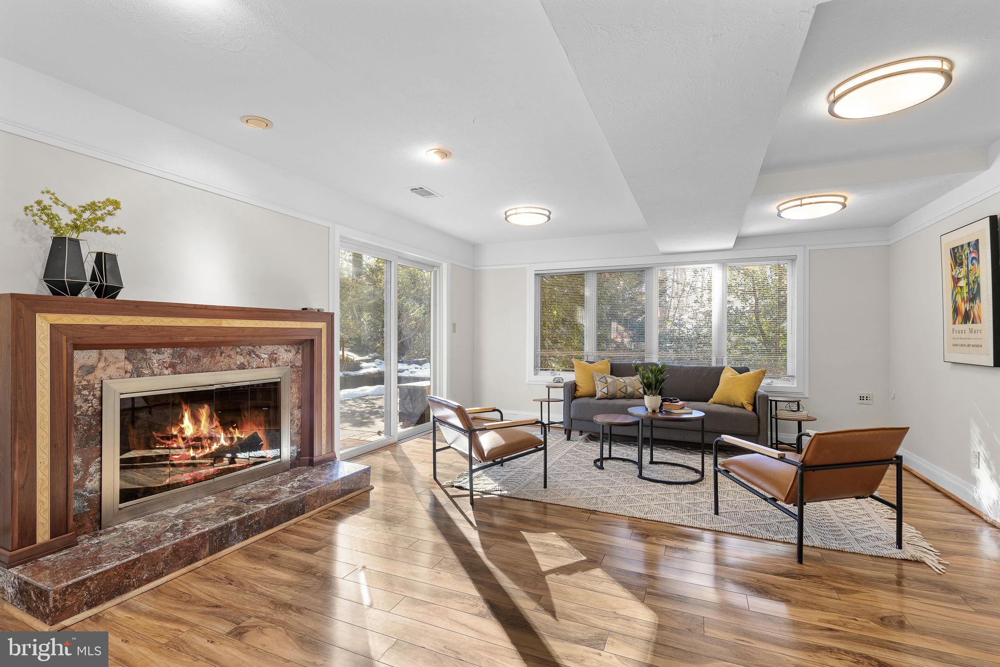 LAKE BARCROFT - Residential