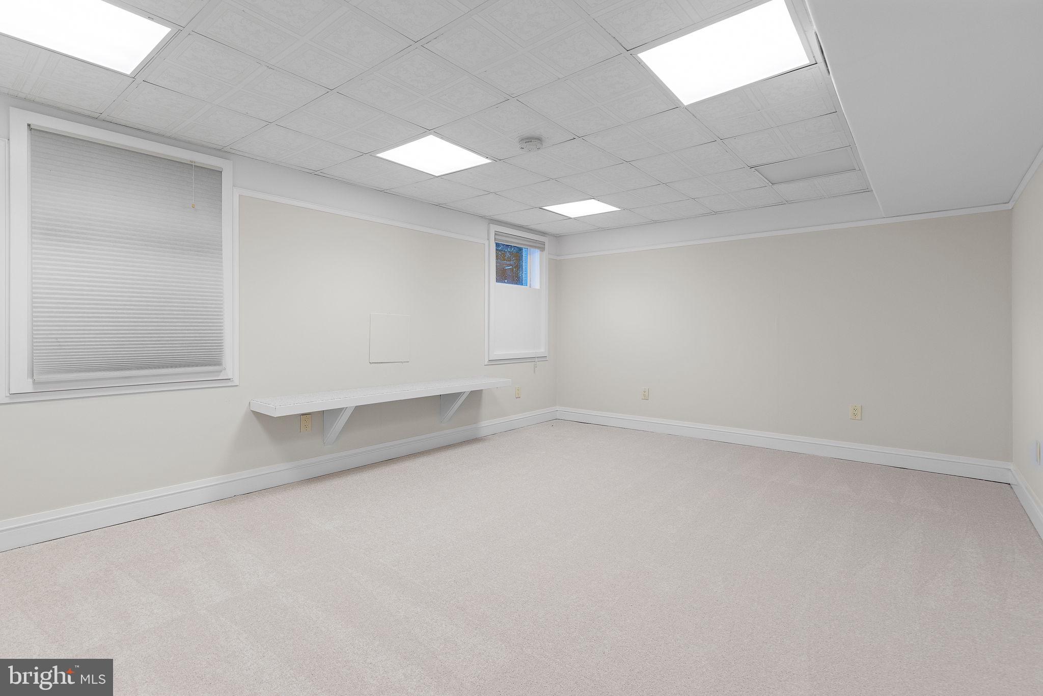 LAKE BARCROFT - Residential