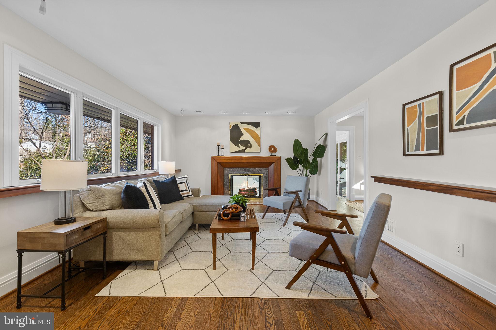 LAKE BARCROFT - Residential