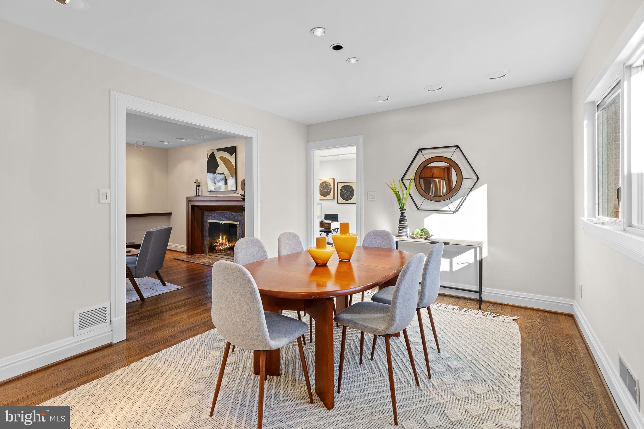 LAKE BARCROFT - Residential