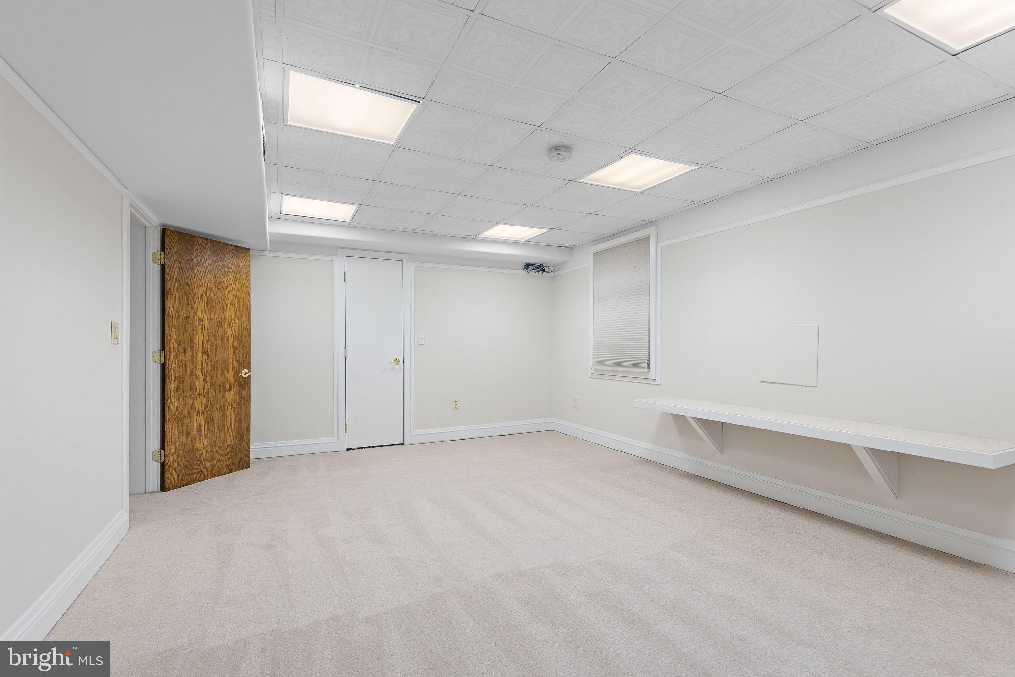 LAKE BARCROFT - Residential