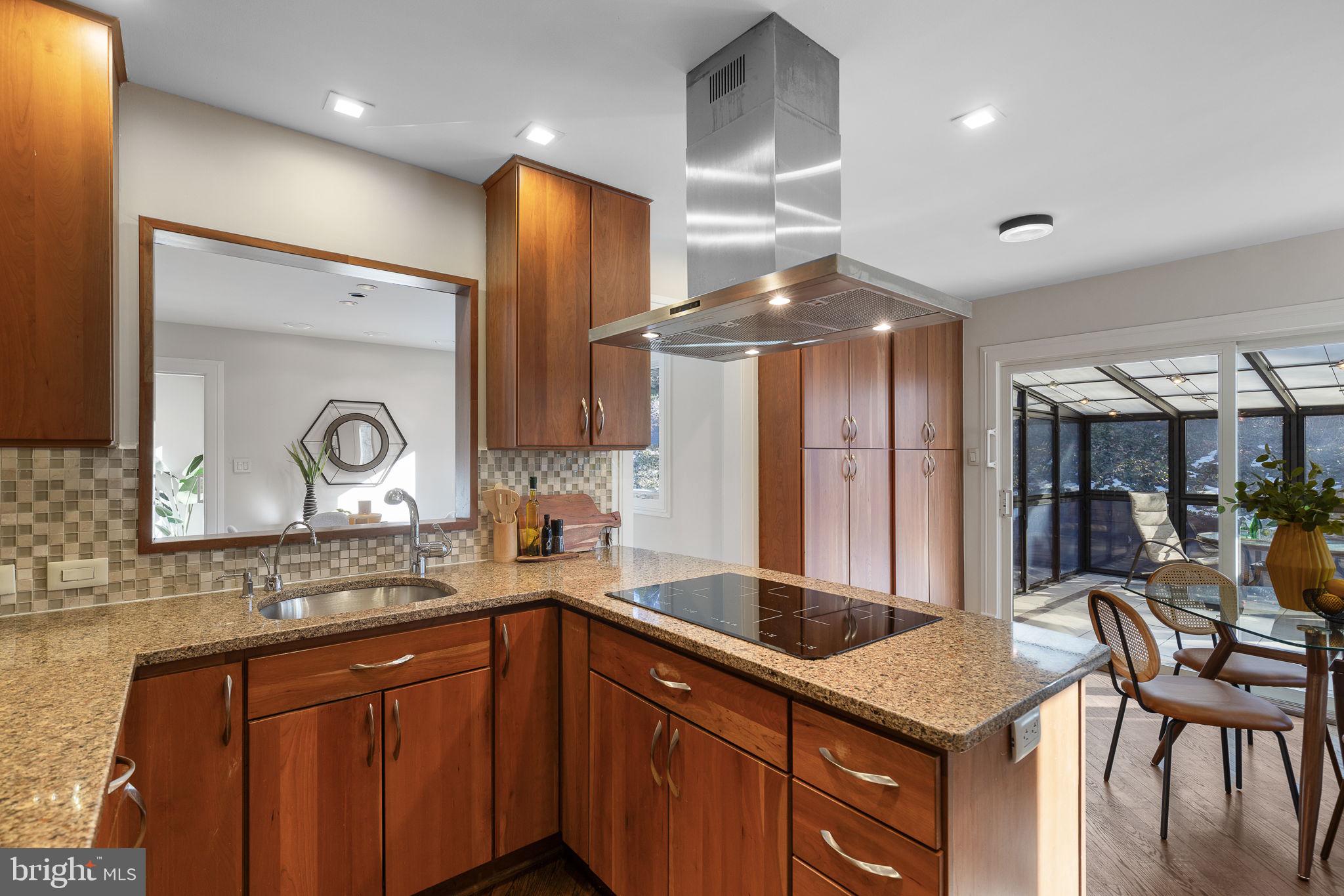 LAKE BARCROFT - Residential