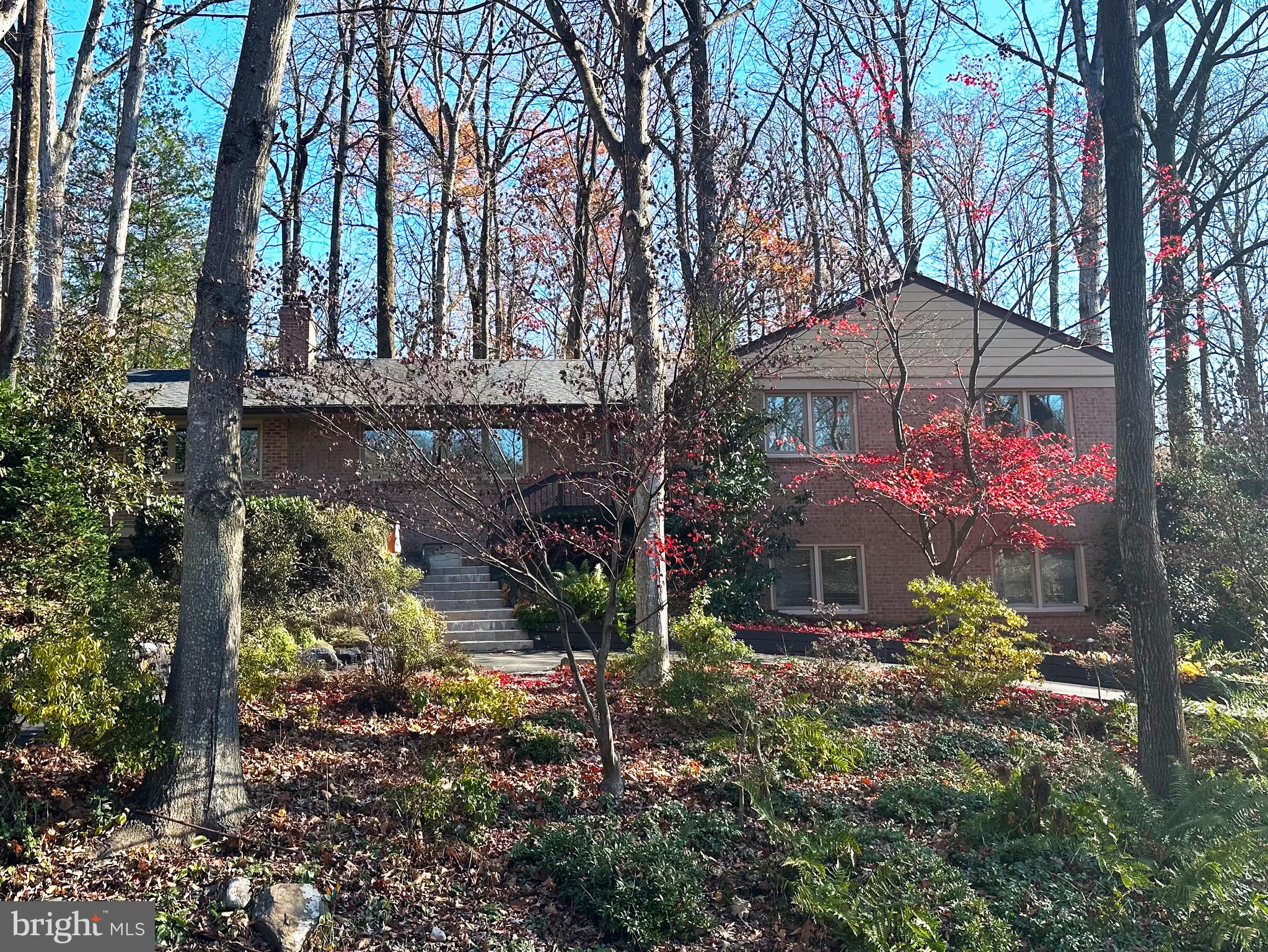 LAKE BARCROFT - Residential