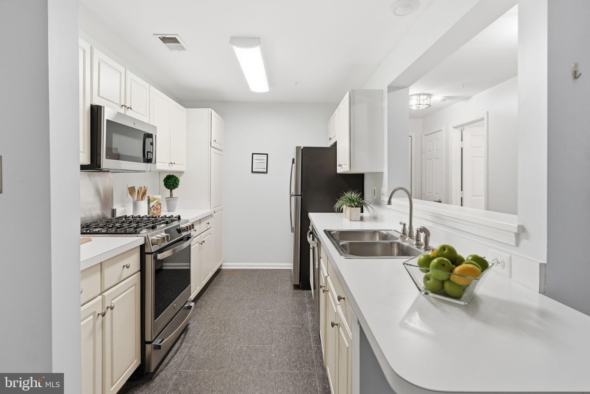 10021 VANDERBILT CIRCLE 10
