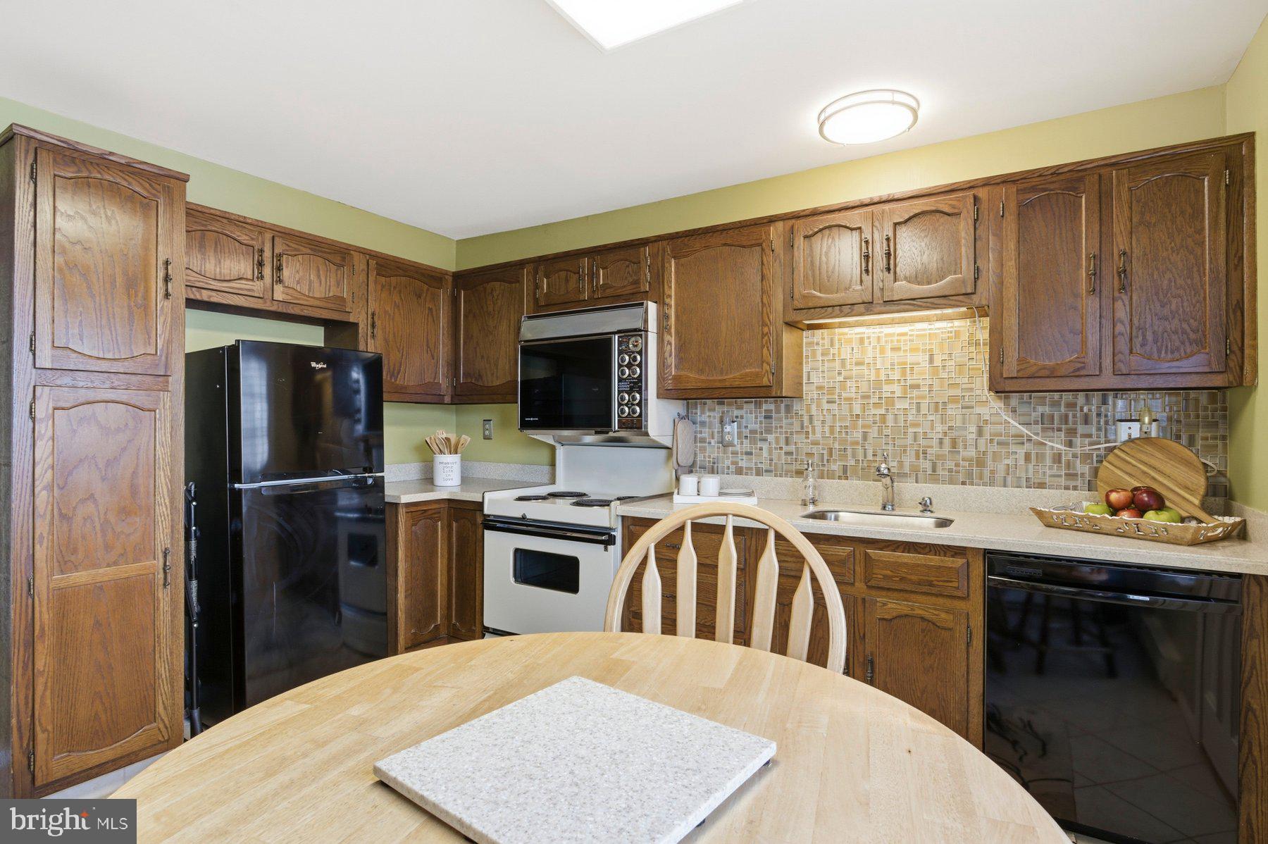 LEISURETOWNE - Residential