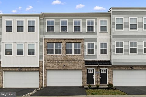 Townhouse For Sale - 3 Continental Way<br/> BRIDGEPORT, PA 19405