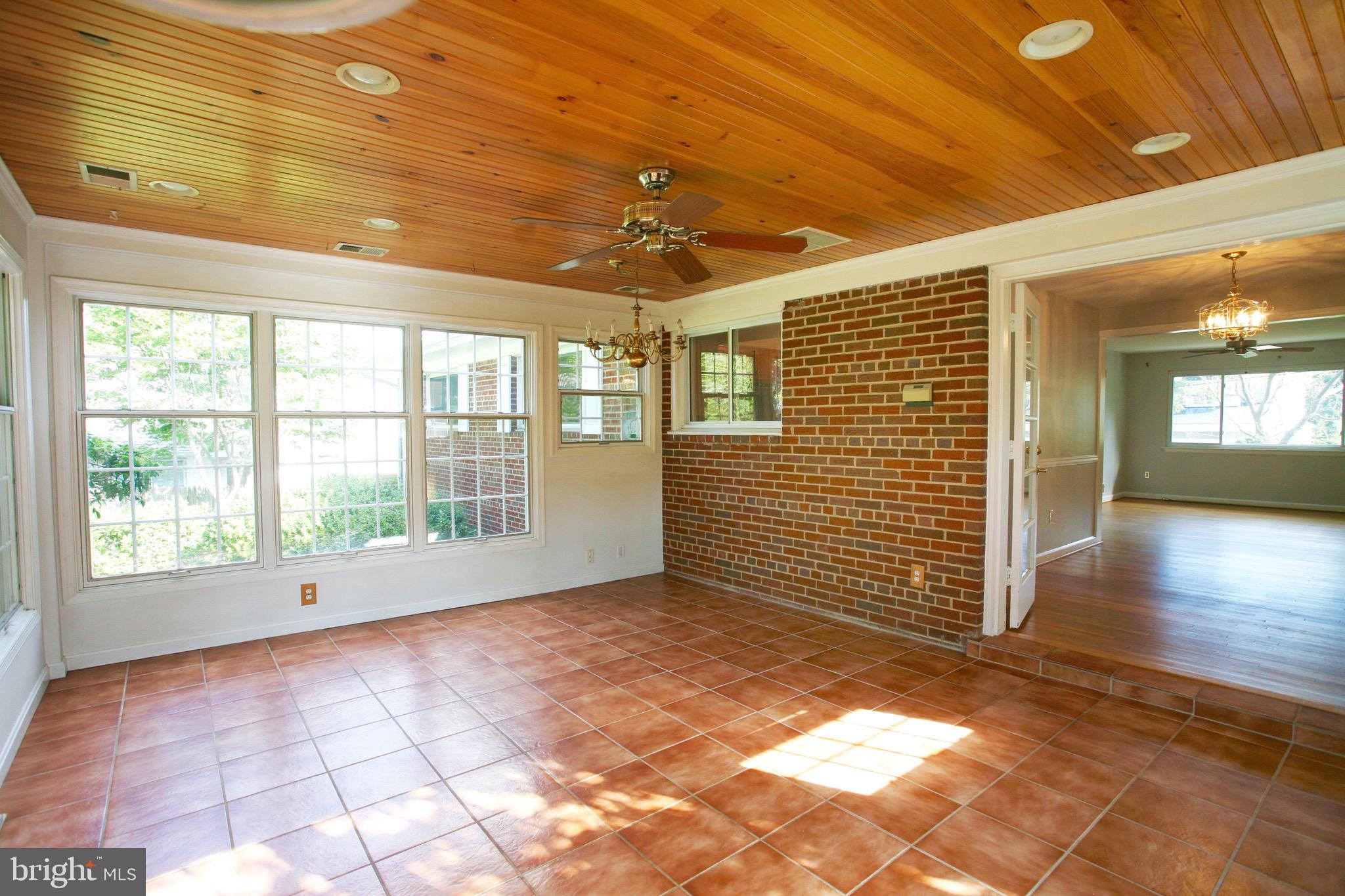 OAKWOOD KNOLLS - Residential Lease