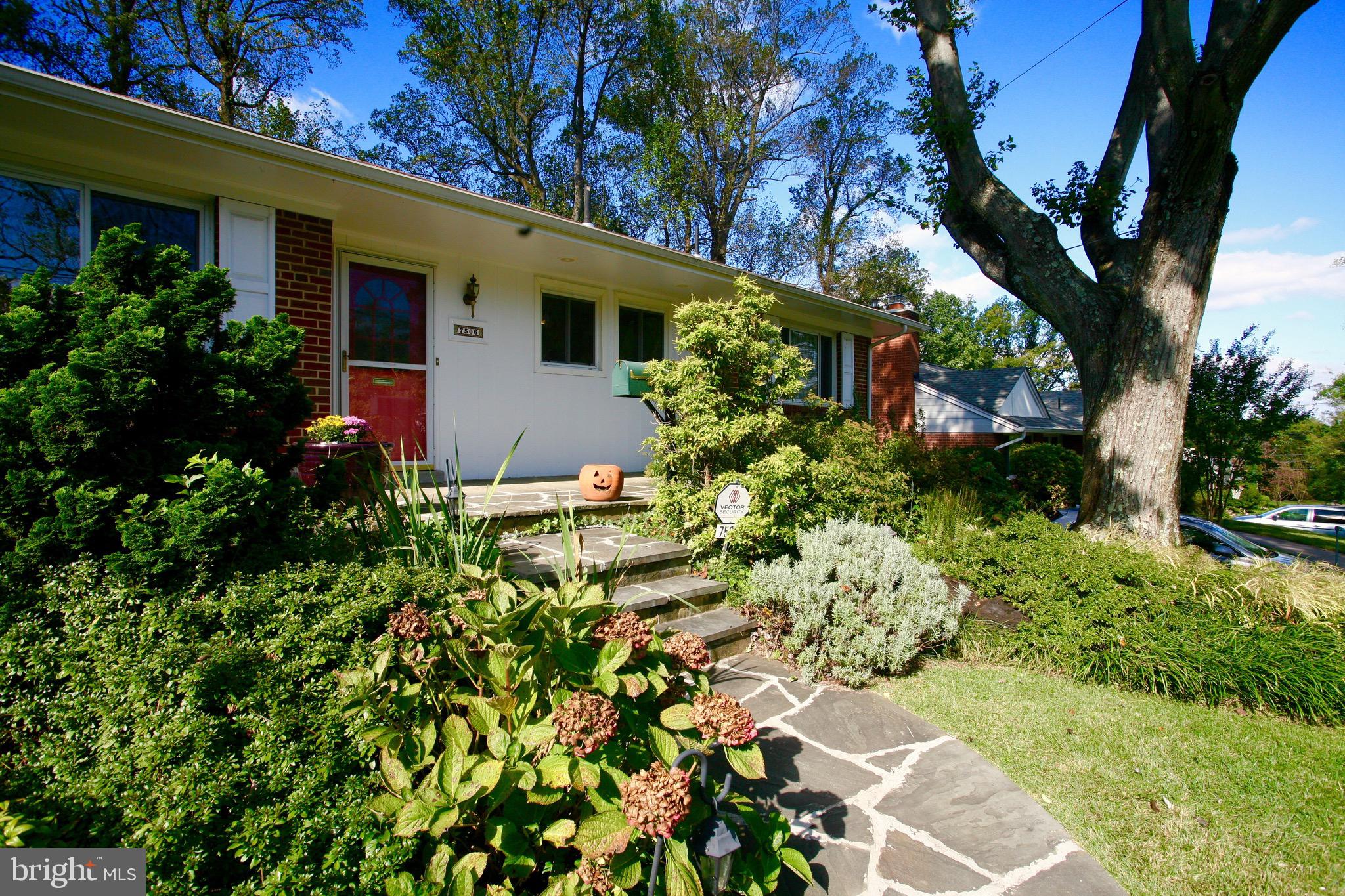 OAKWOOD KNOLLS - Residential Lease