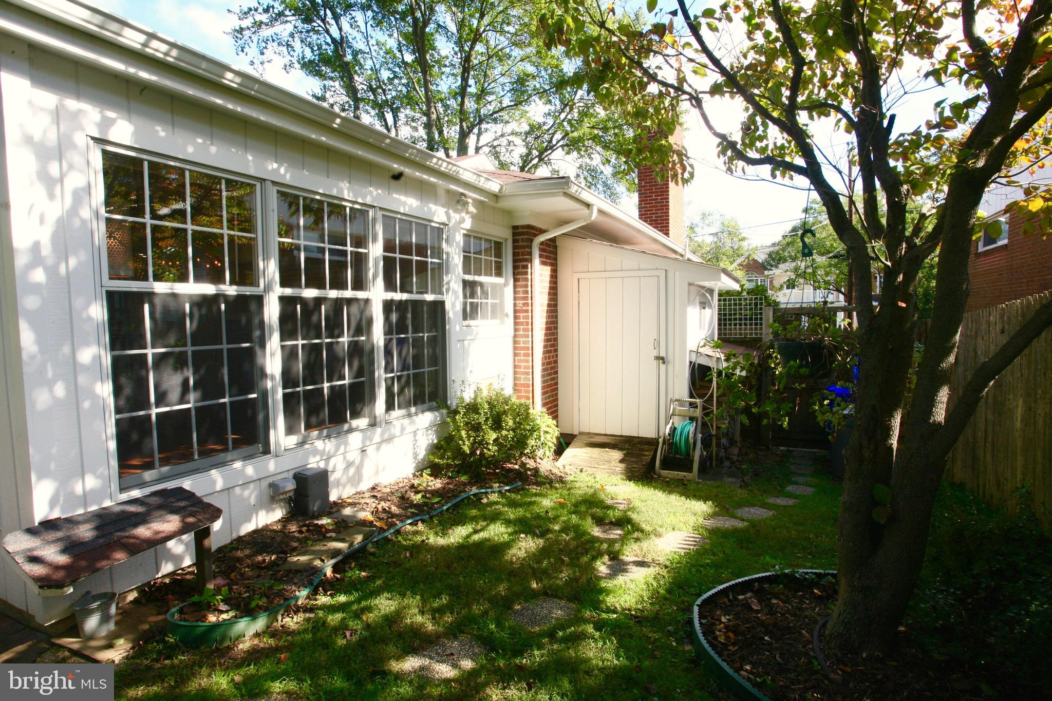 OAKWOOD KNOLLS - Residential Lease