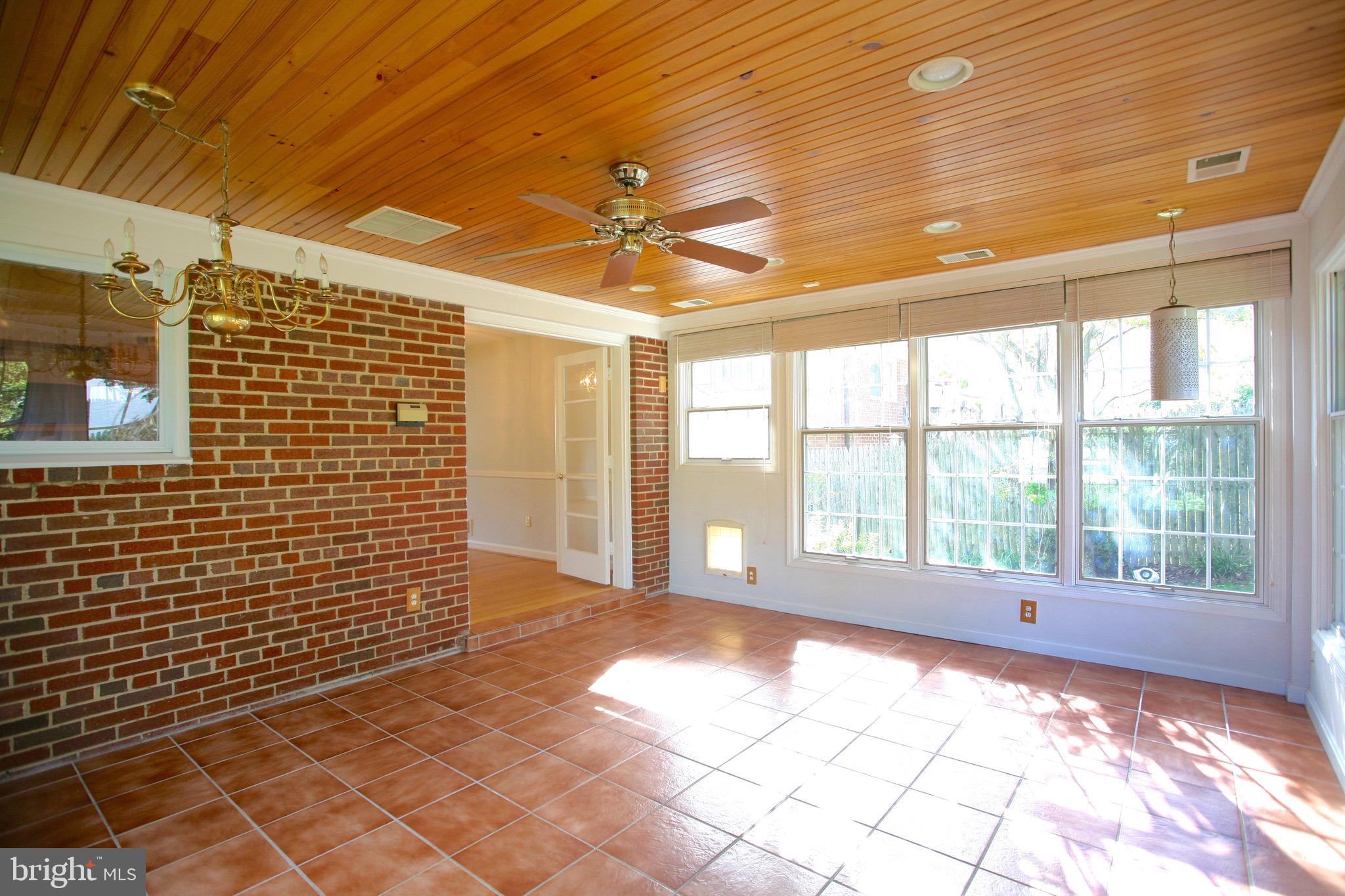 OAKWOOD KNOLLS - Residential Lease