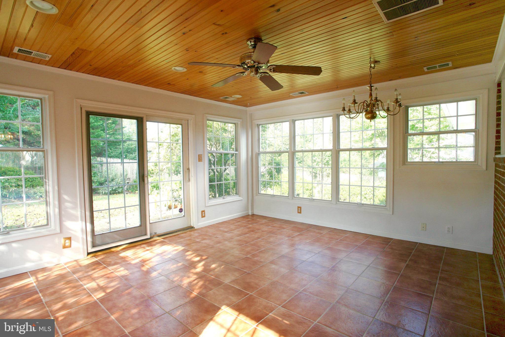 OAKWOOD KNOLLS - Residential Lease