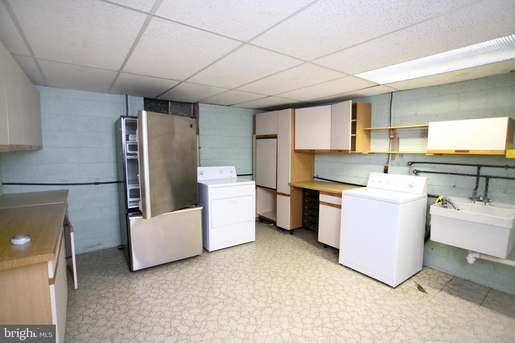 OAKWOOD KNOLLS - Residential Lease