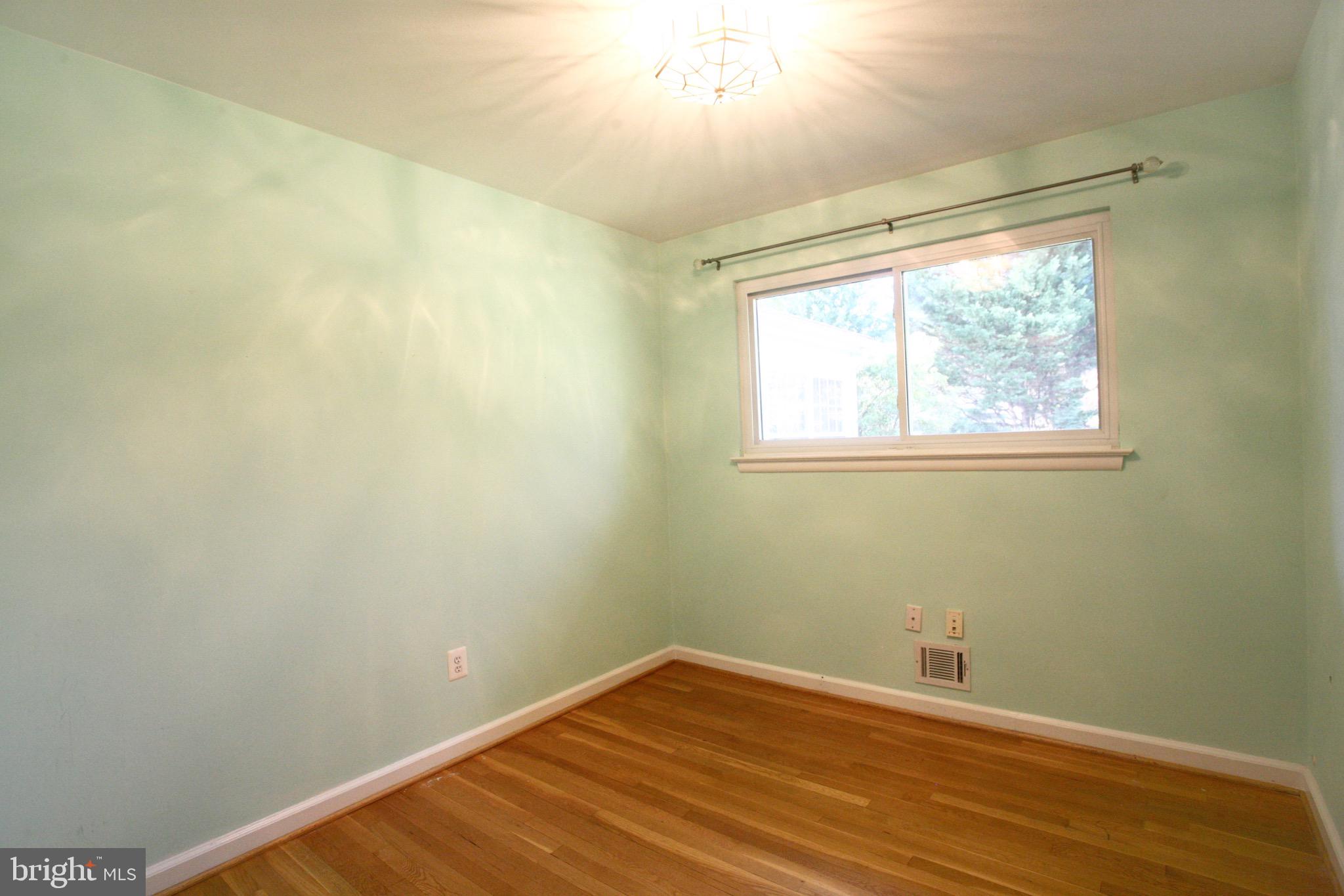 OAKWOOD KNOLLS - Residential Lease