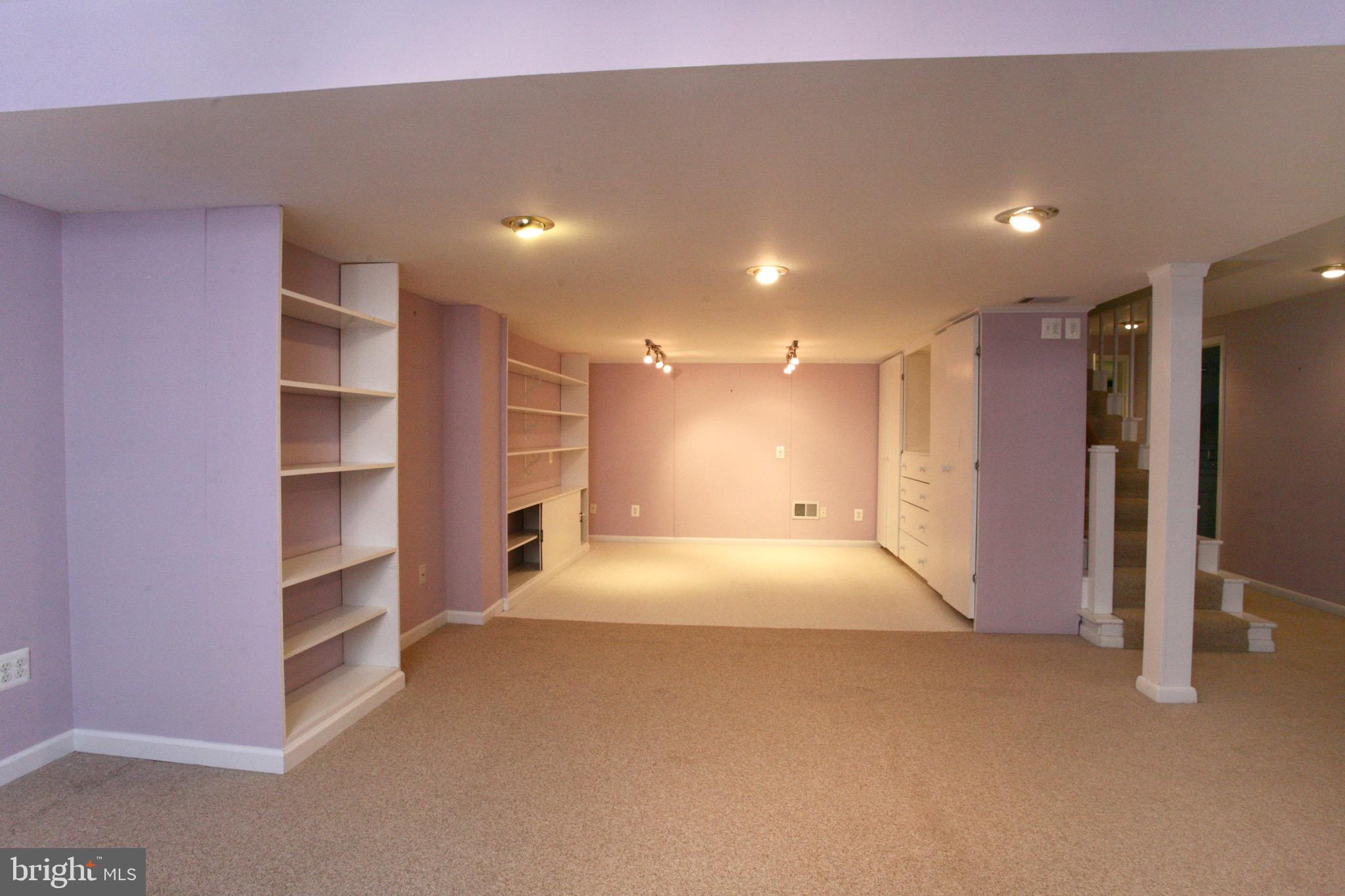 OAKWOOD KNOLLS - Residential Lease