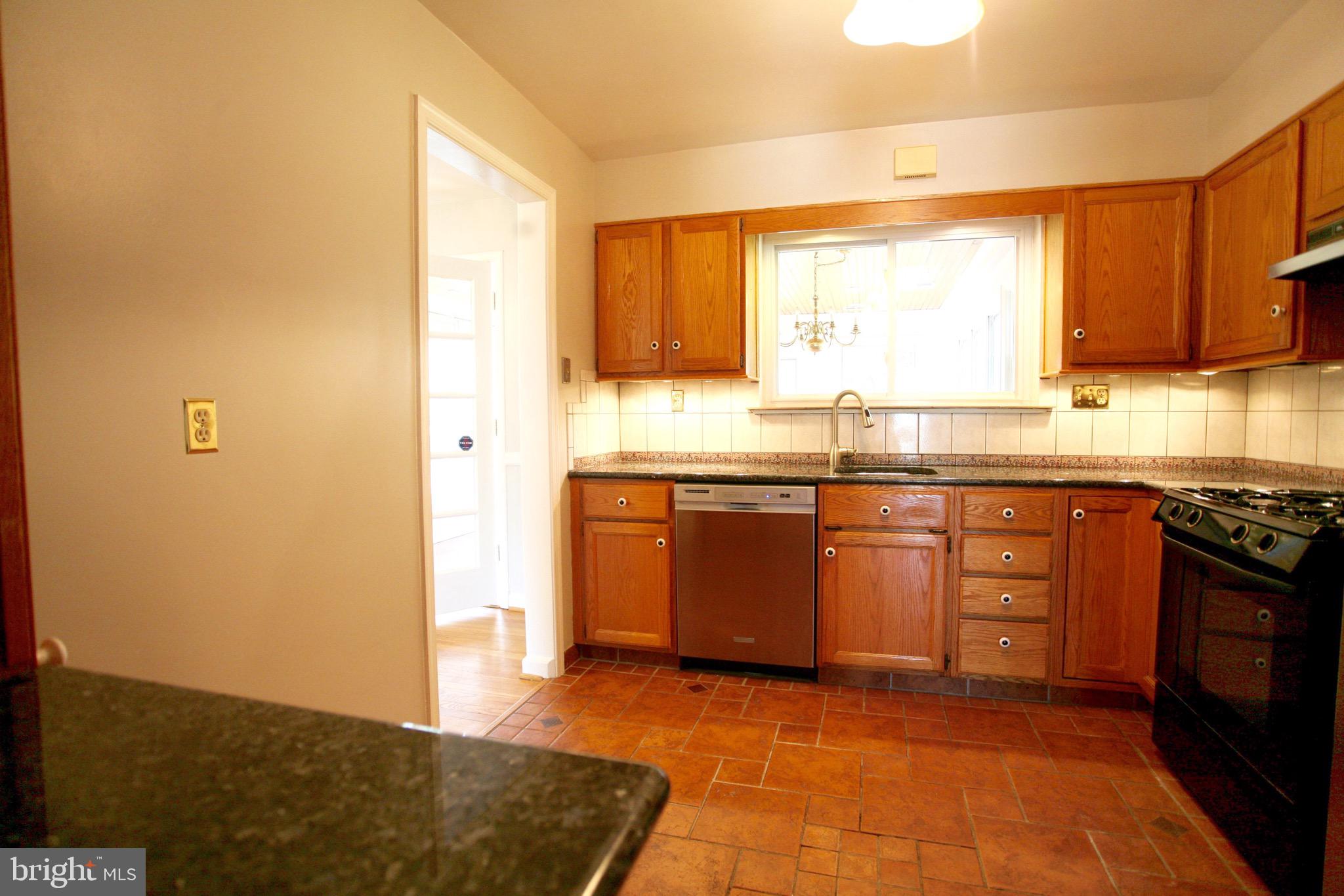 OAKWOOD KNOLLS - Residential Lease