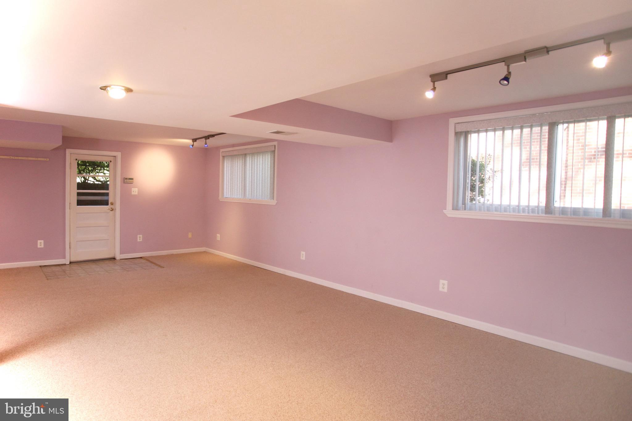 OAKWOOD KNOLLS - Residential Lease