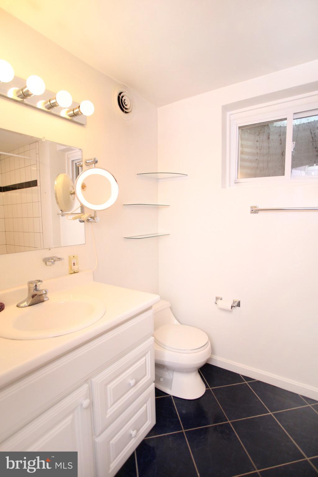 OAKWOOD KNOLLS - Residential Lease