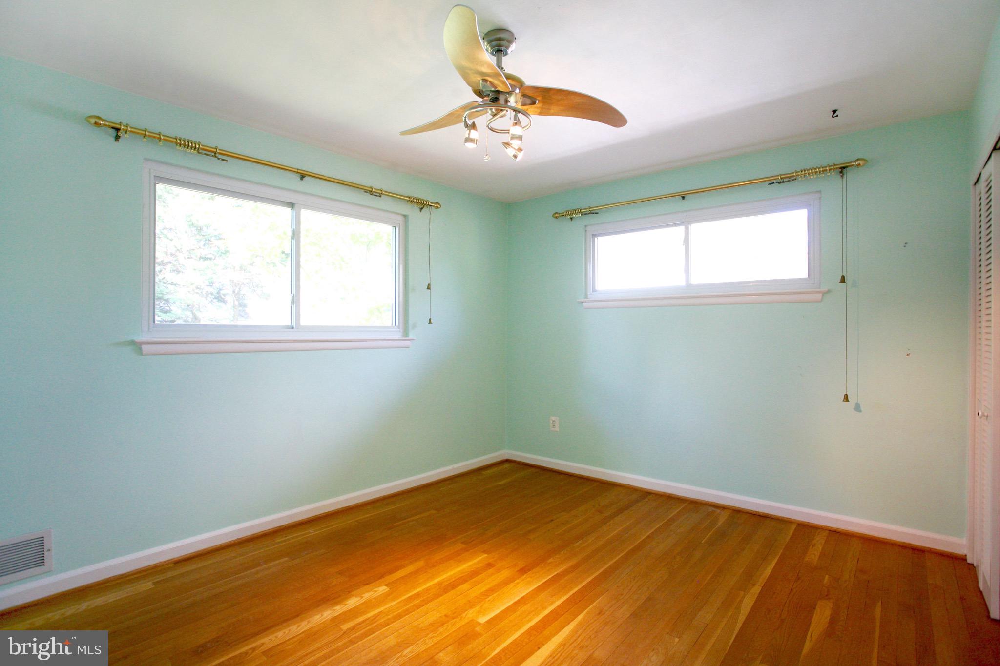 OAKWOOD KNOLLS - Residential Lease