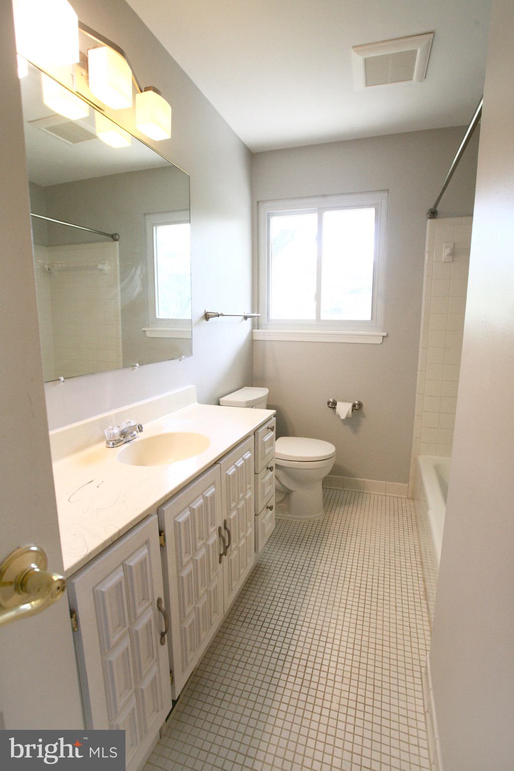 OAKWOOD KNOLLS - Residential Lease