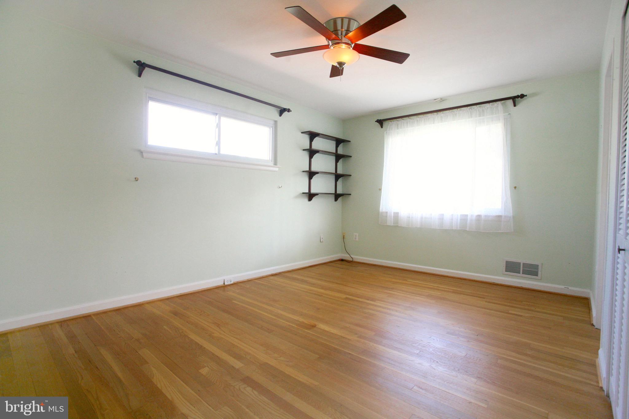 OAKWOOD KNOLLS - Residential Lease