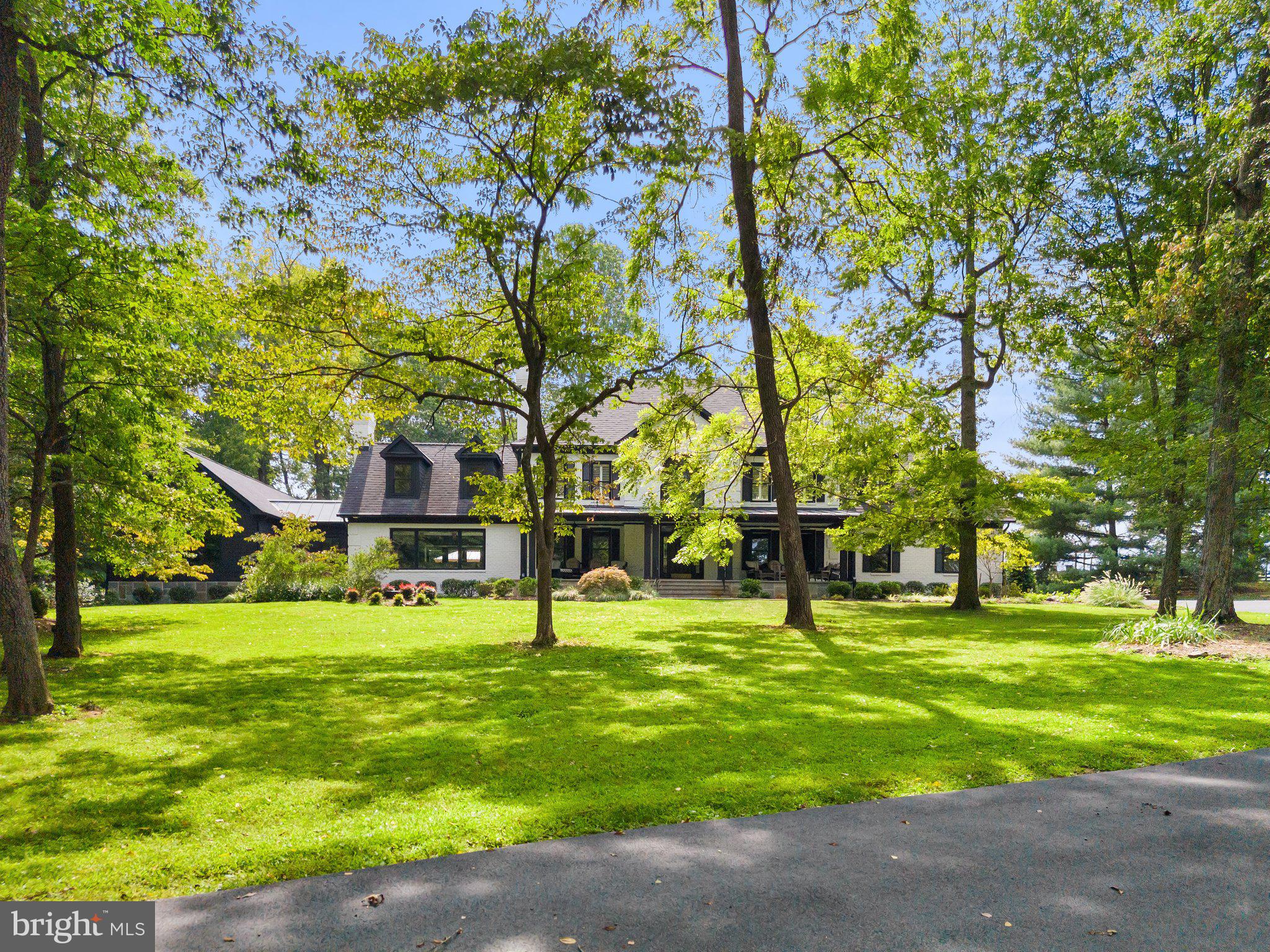 FOUR CHIMNEYS - Residential