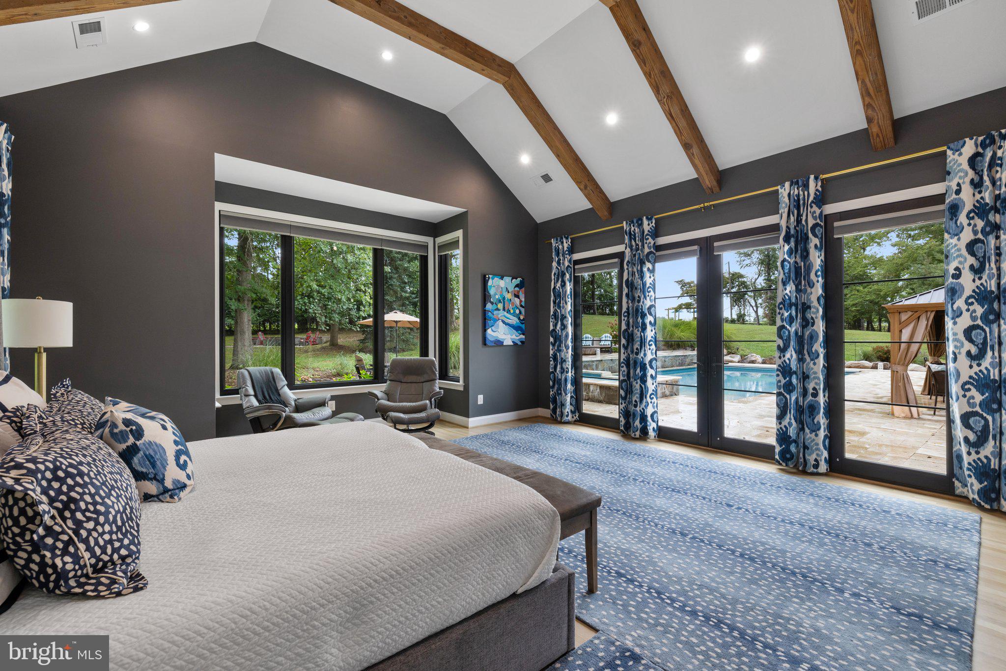 FOUR CHIMNEYS - Residential