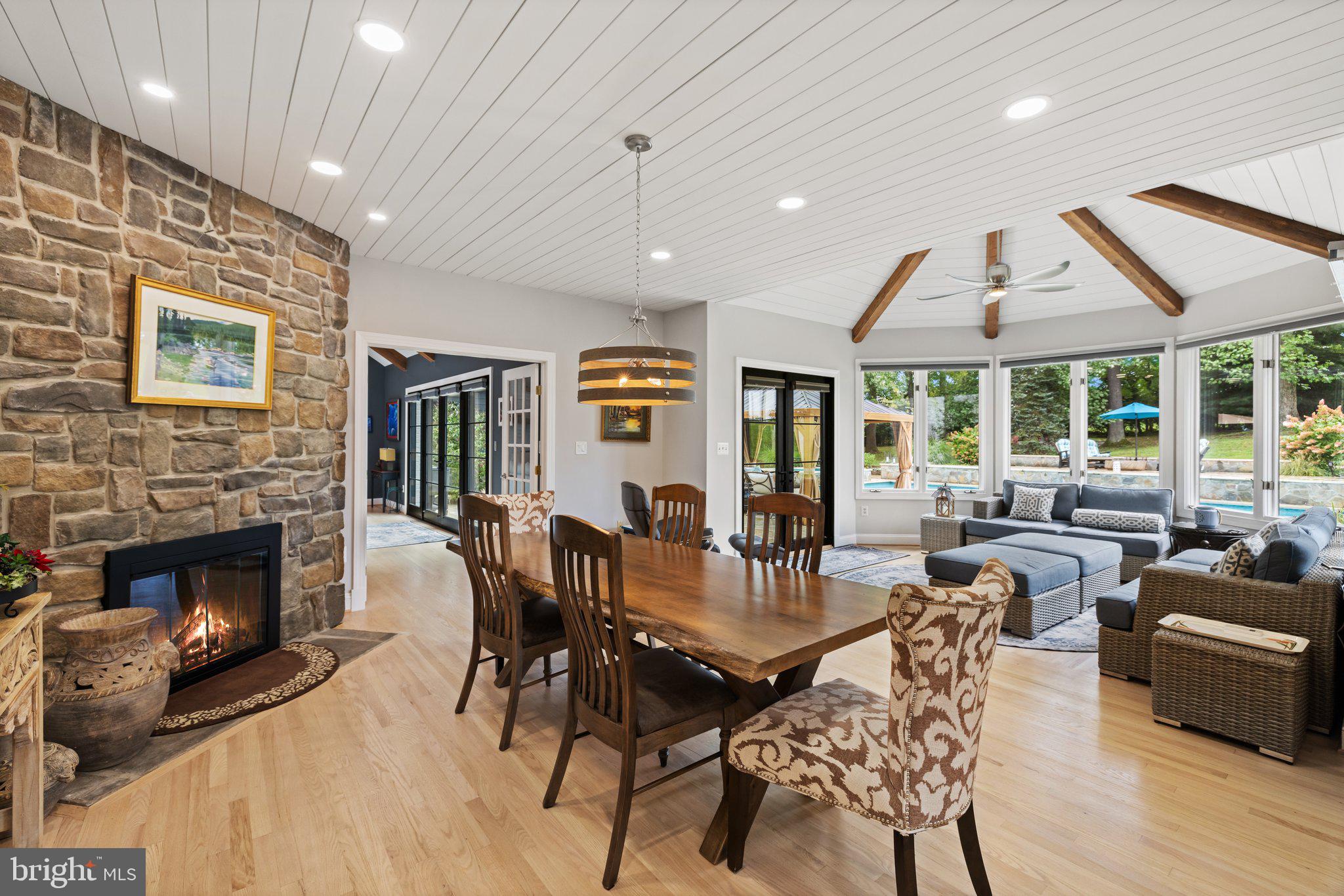 FOUR CHIMNEYS - Residential