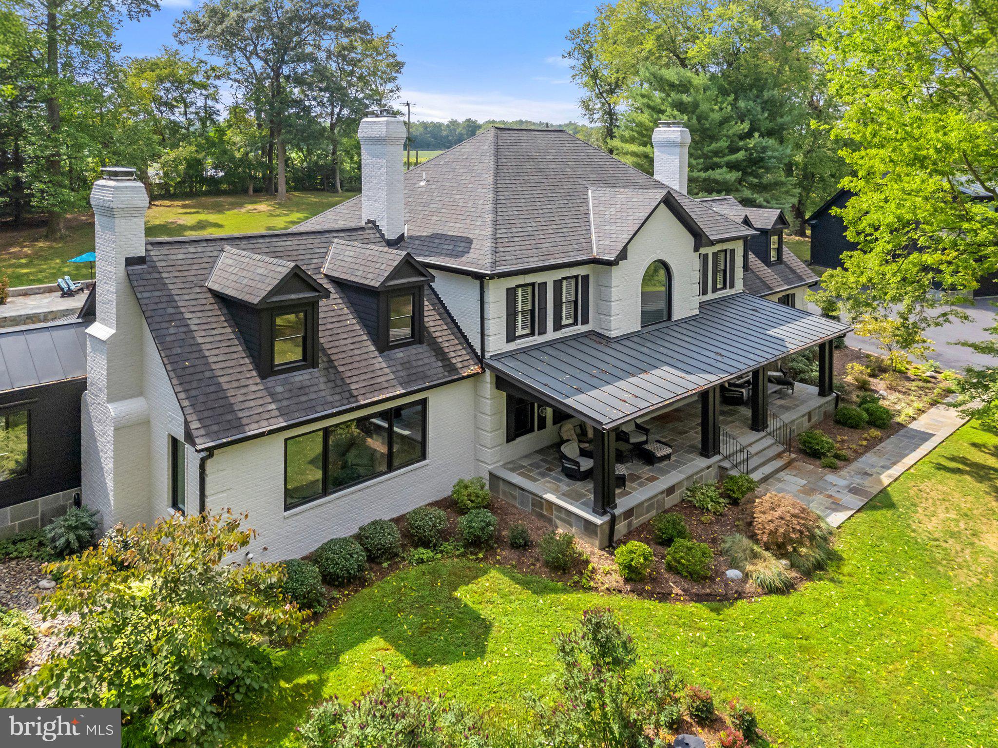 FOUR CHIMNEYS - Residential