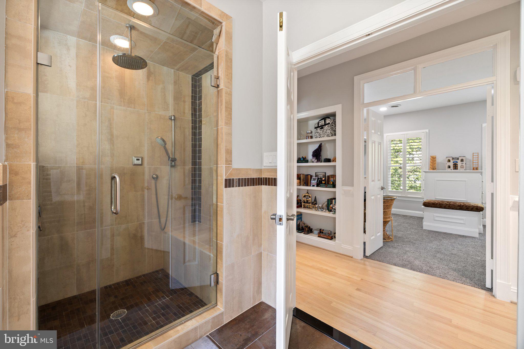 FOUR CHIMNEYS - Residential