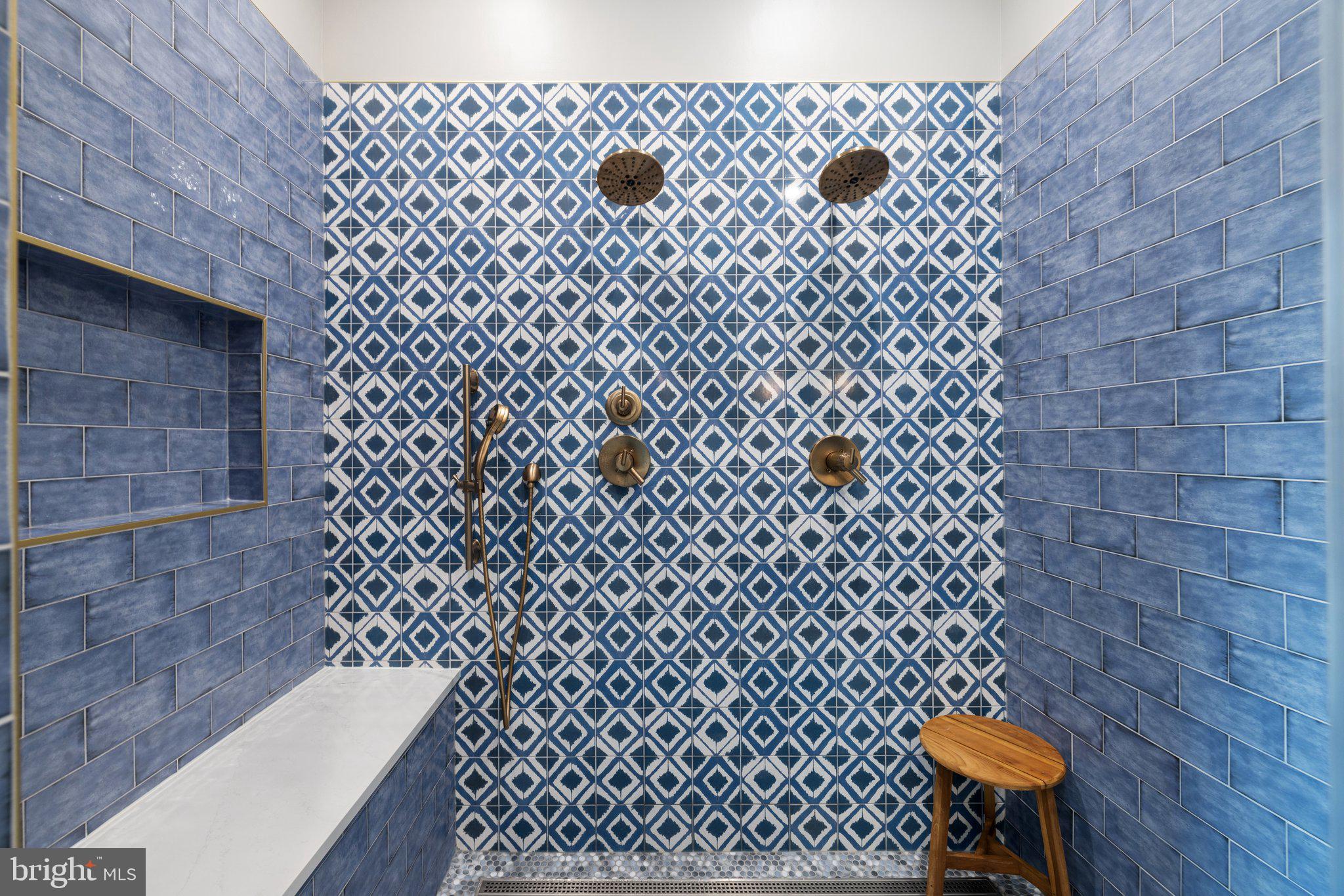 FOUR CHIMNEYS - Residential