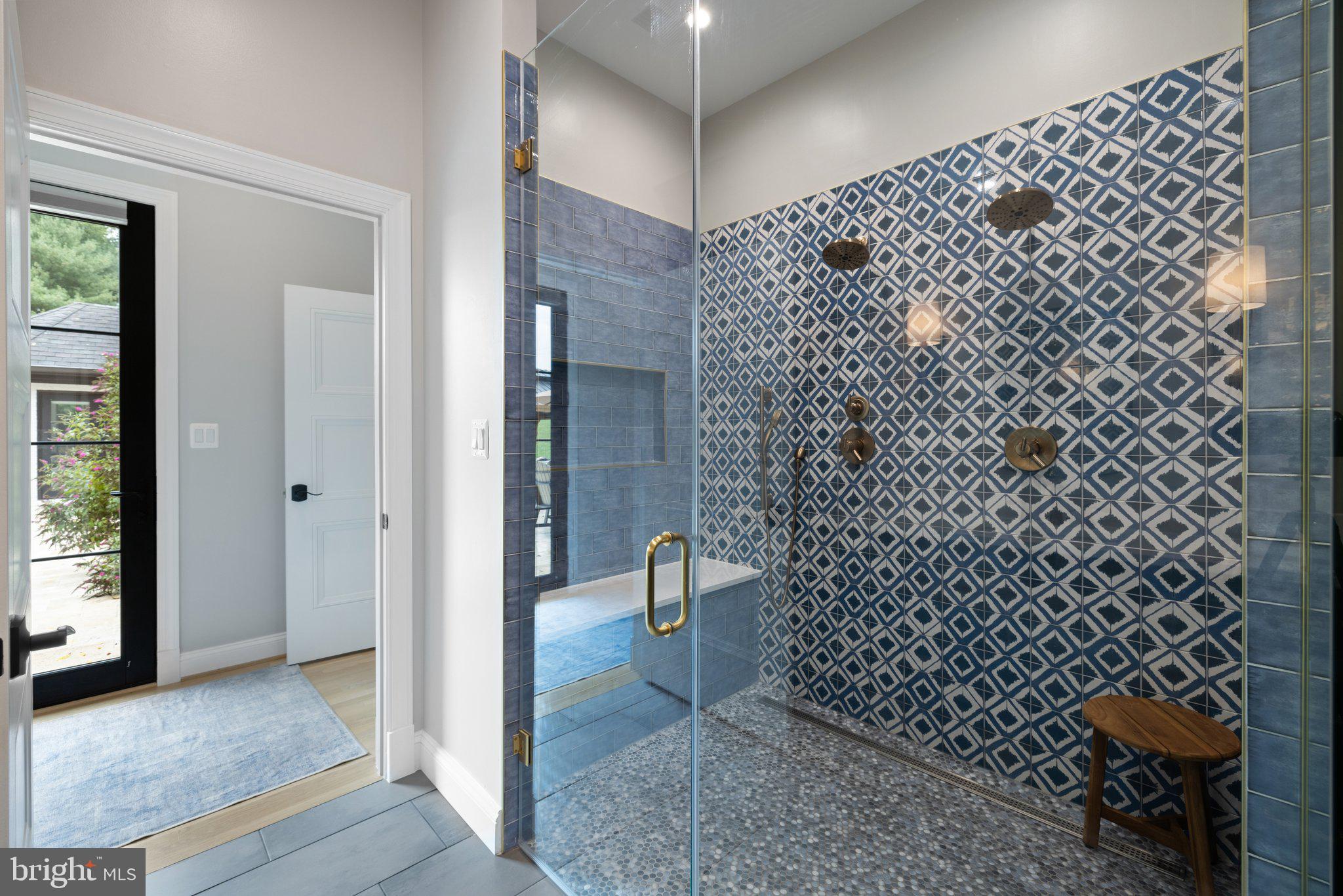 FOUR CHIMNEYS - Residential