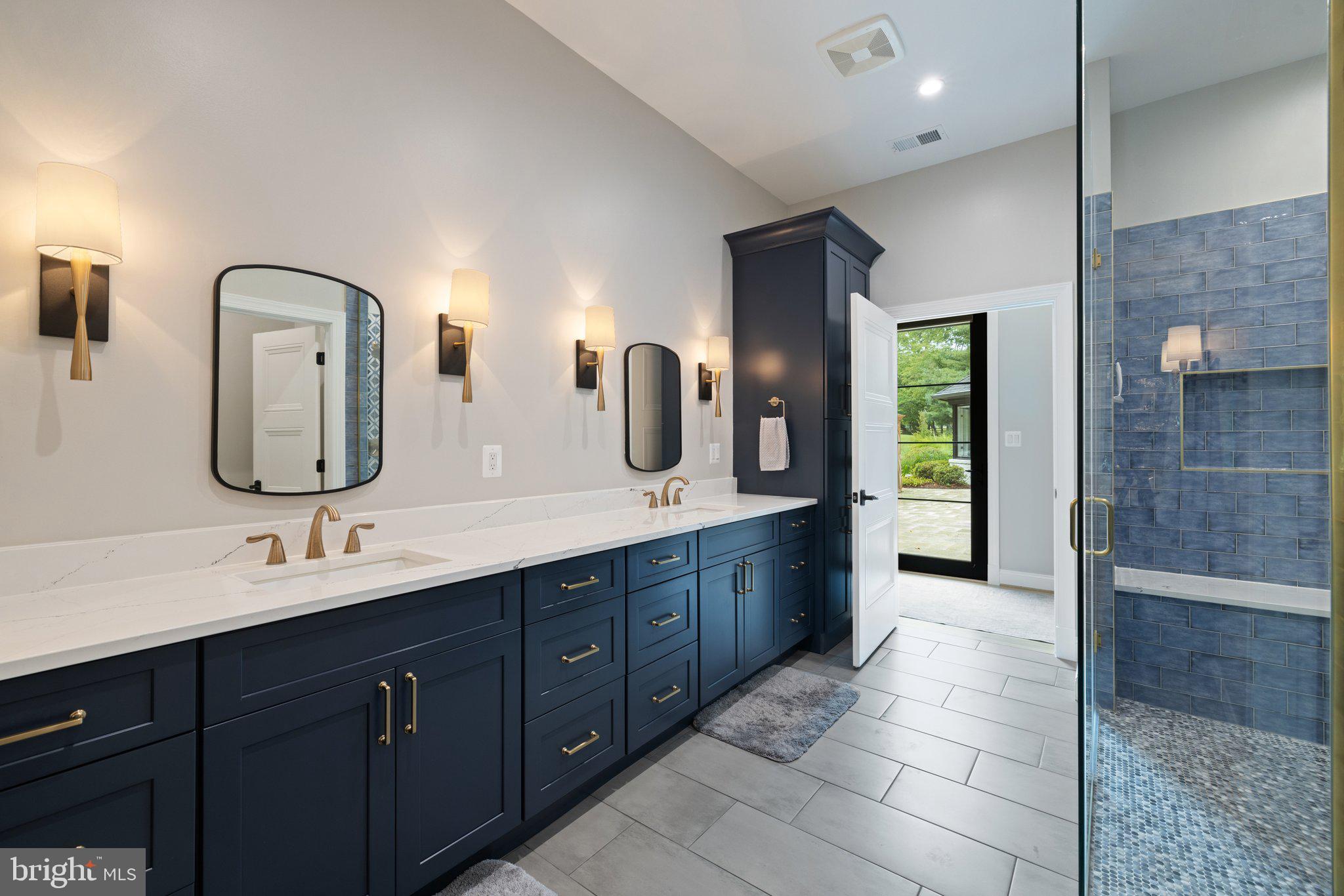 FOUR CHIMNEYS - Residential