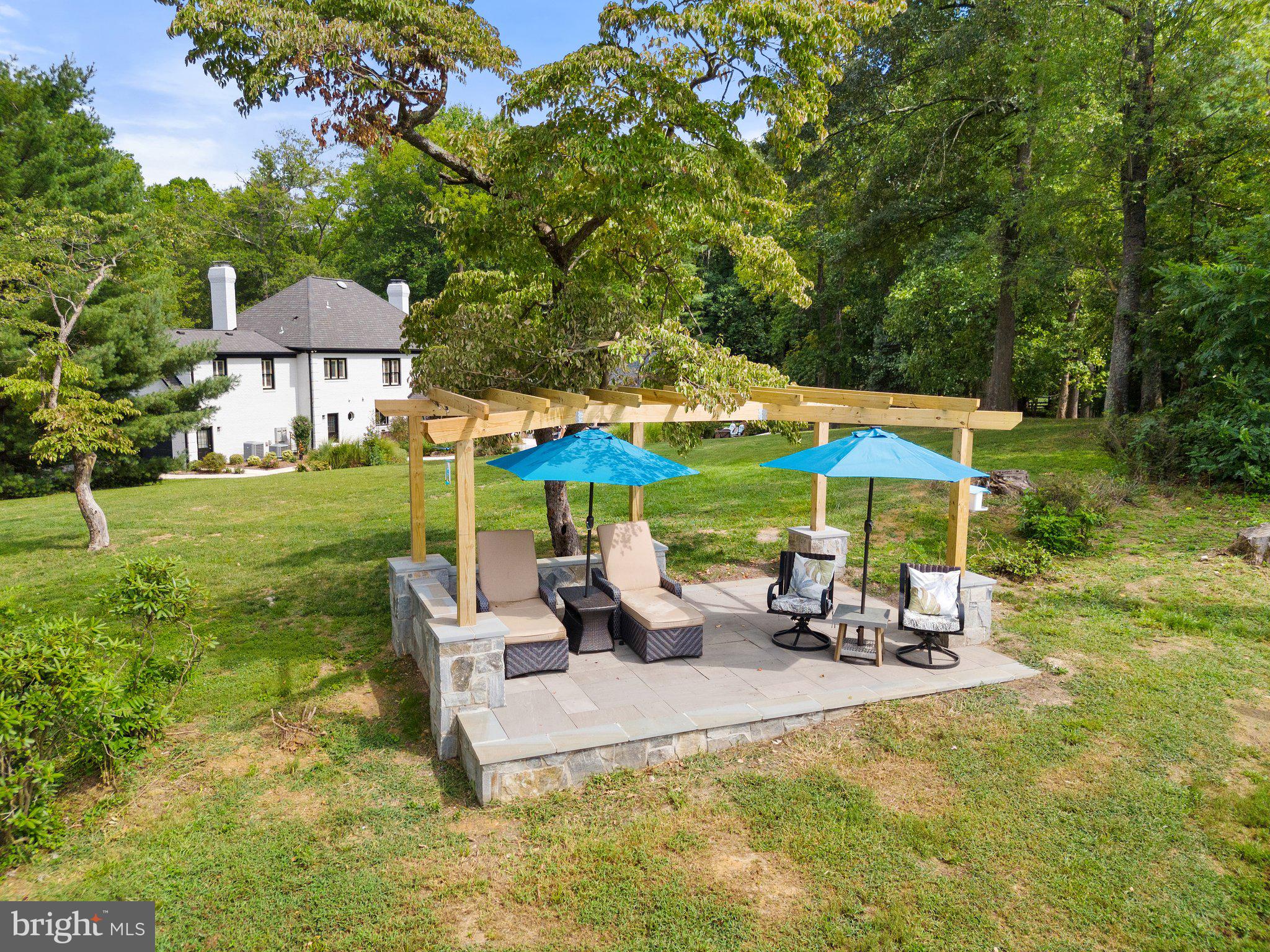 FOUR CHIMNEYS - Residential