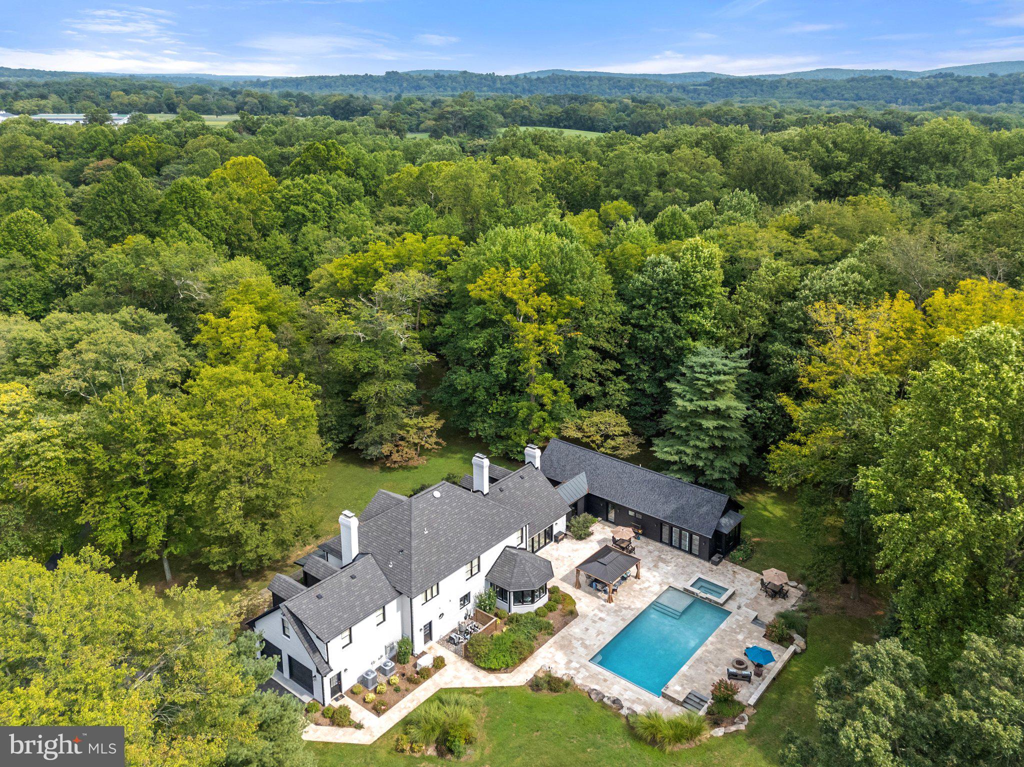 FOUR CHIMNEYS - Residential