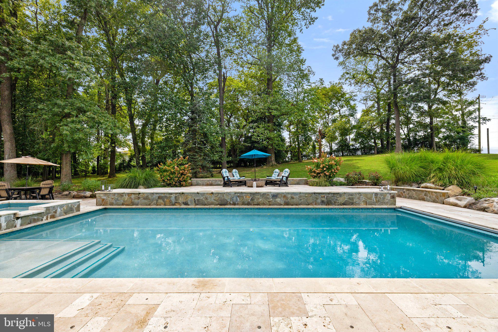 FOUR CHIMNEYS - Residential