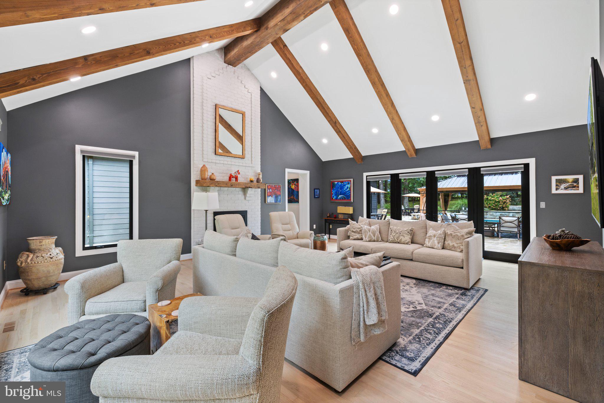 FOUR CHIMNEYS - Residential