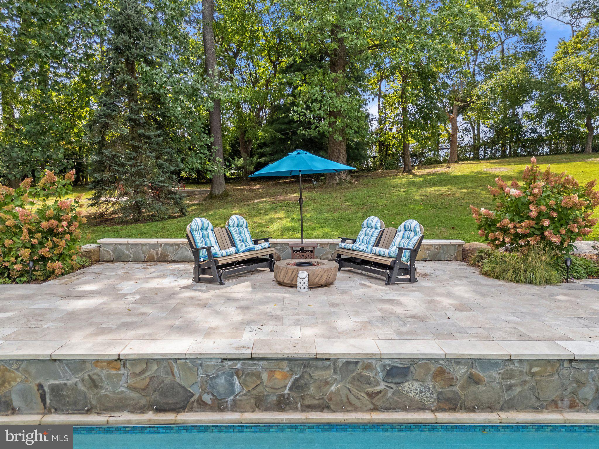 FOUR CHIMNEYS - Residential