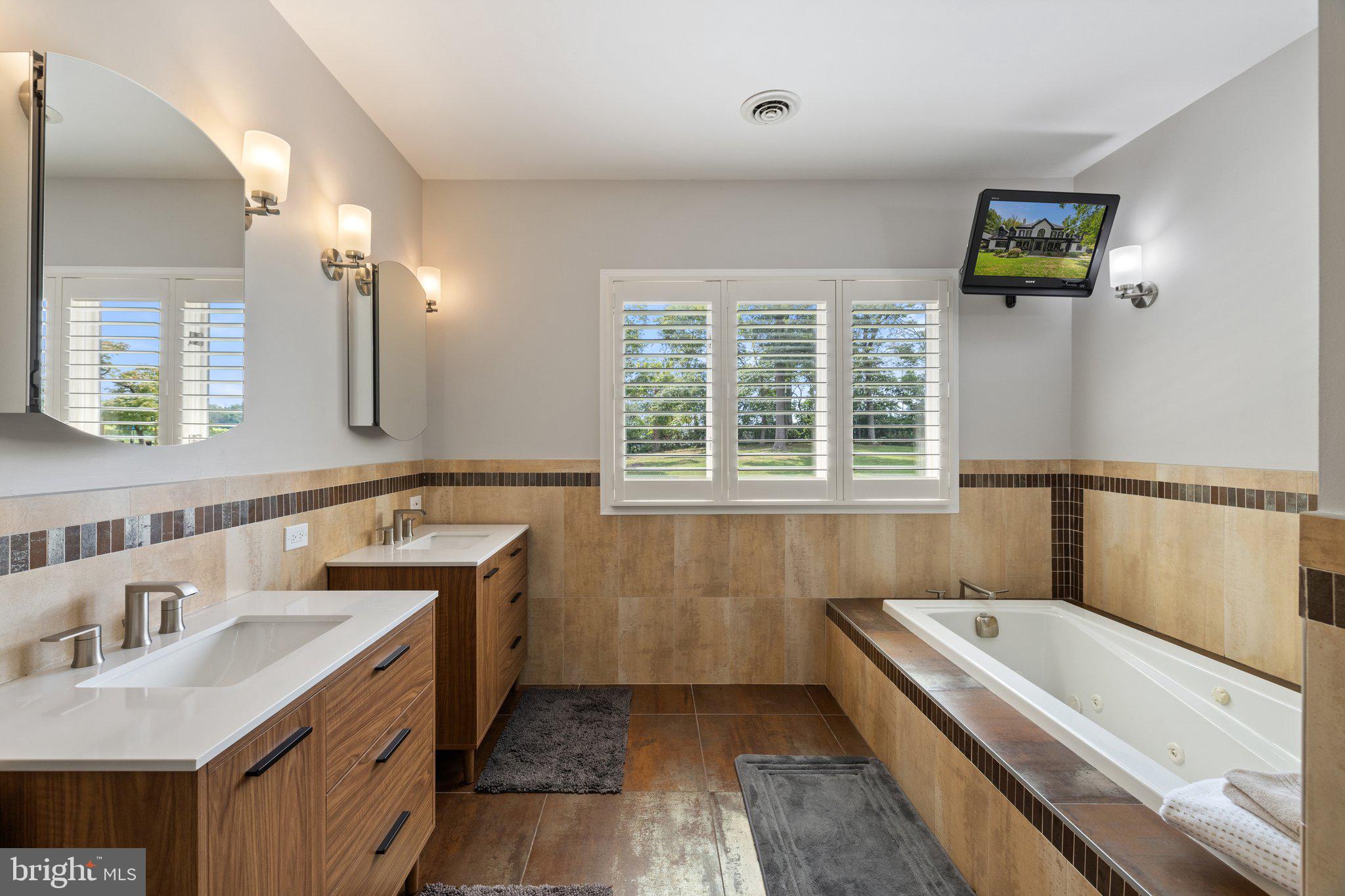 FOUR CHIMNEYS - Residential