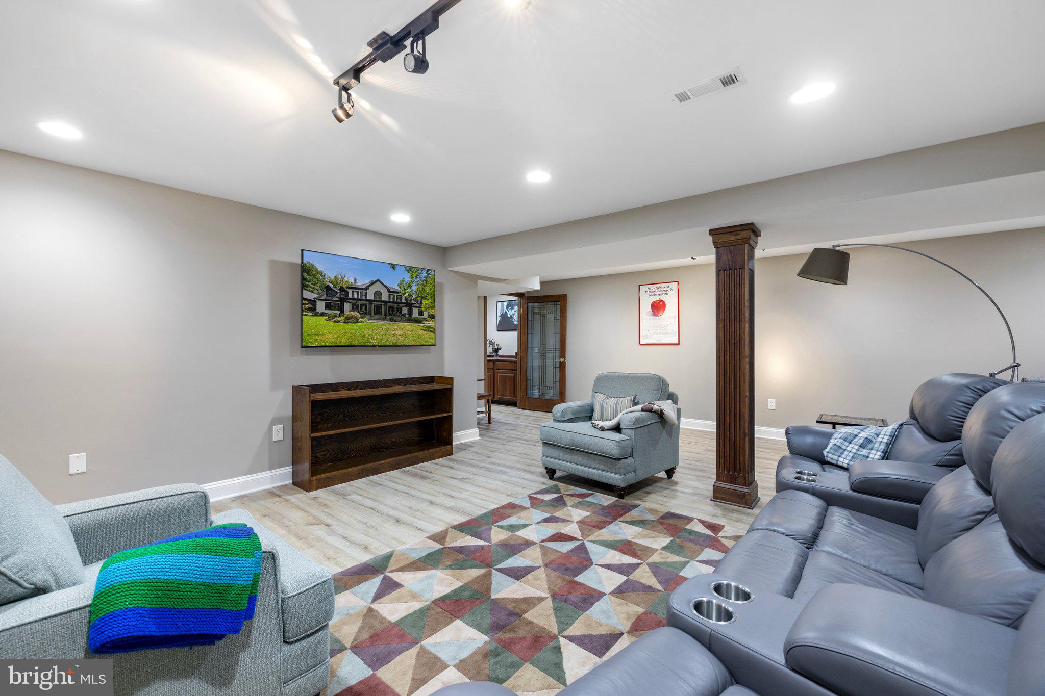 FOUR CHIMNEYS - Residential