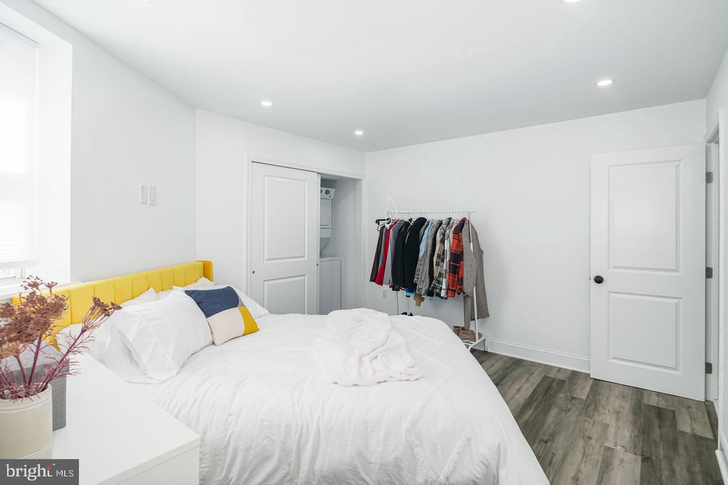 LOWER MOYAMENSING - Residential Income