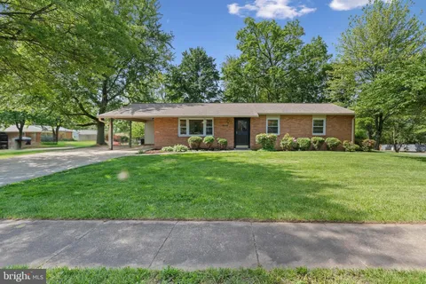 1321 Bayshire Lane, Herndon, VA MLS: VAFX2236632