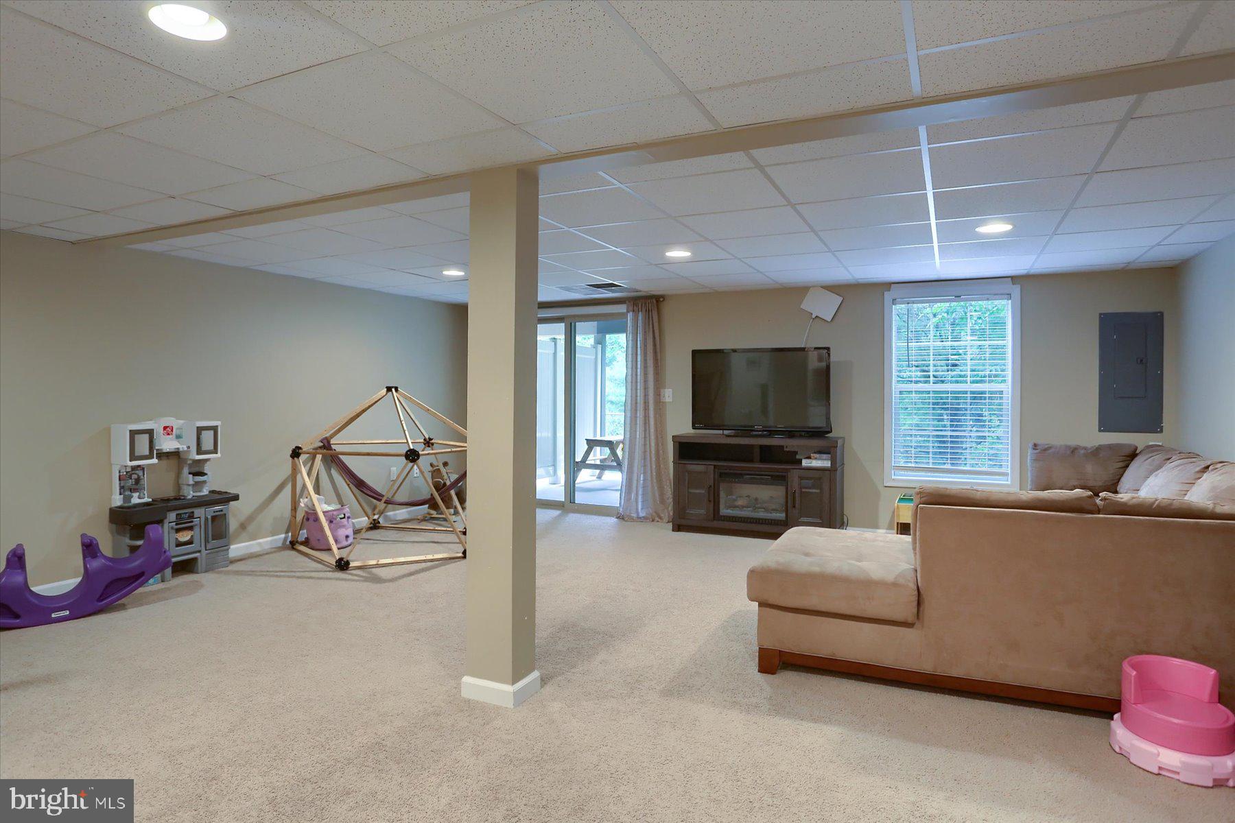 LOCUST WOODS - Residential