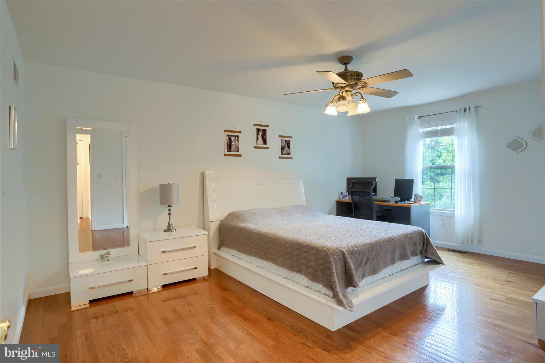 LOCUST WOODS - Residential