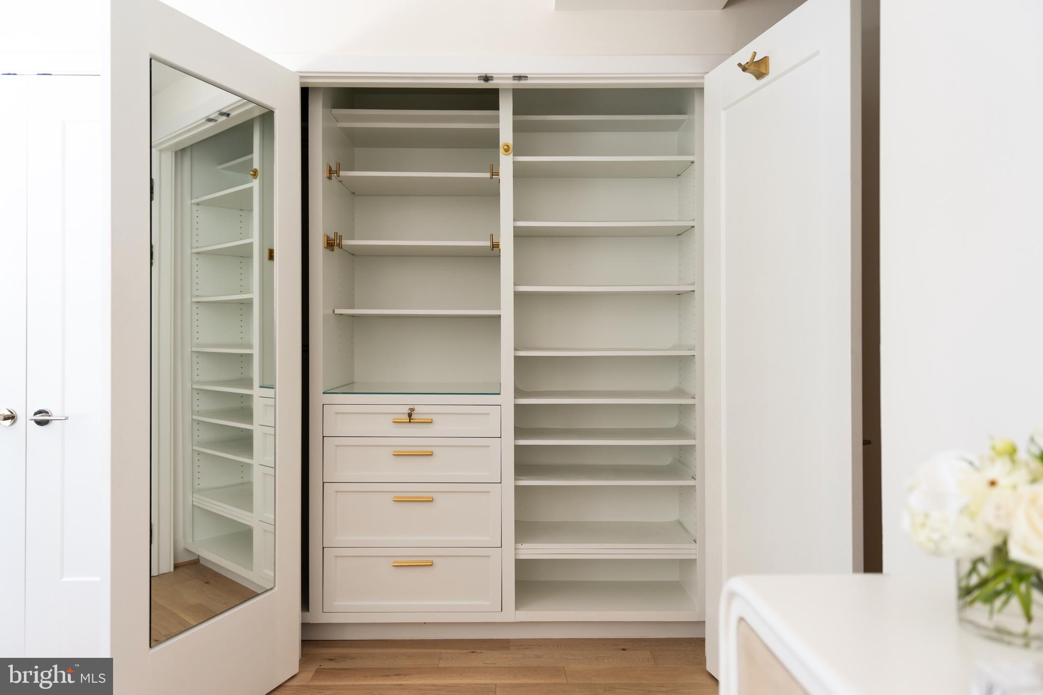 WATERFRONT SW RLA - Residential